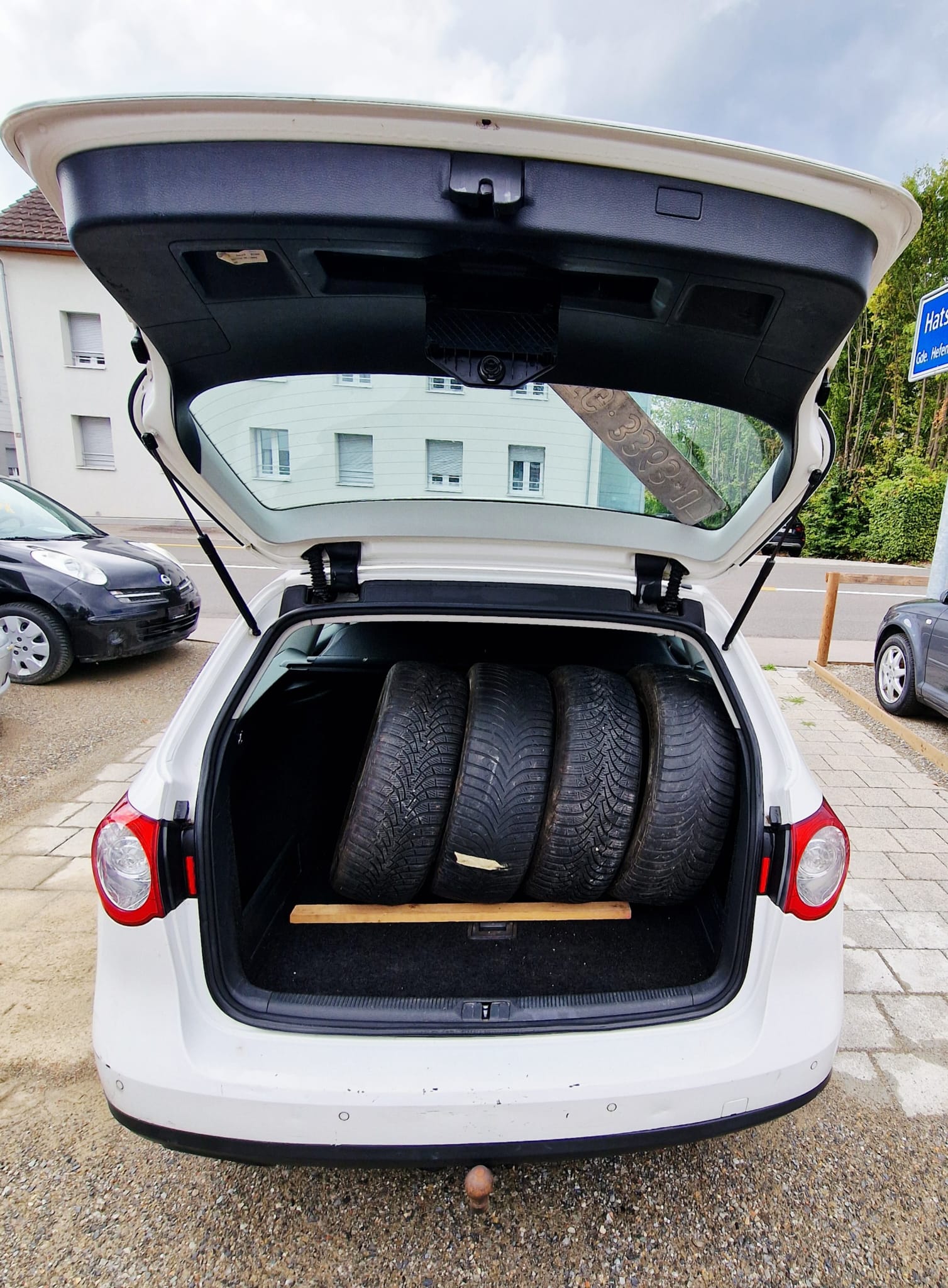 VW Passat Variant 2.0 TDI Trendline 4Motion-image-5