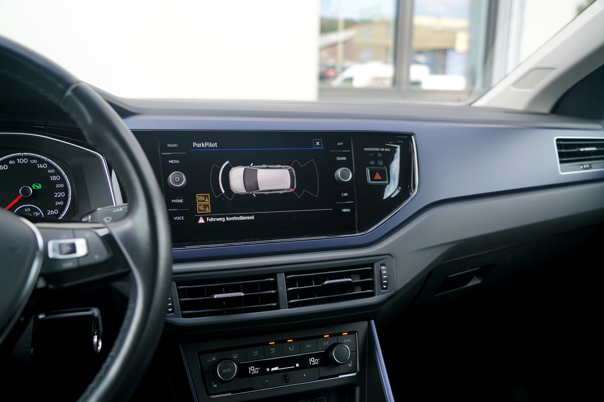 VW Polo 1.0 BMT United DSG-image-8