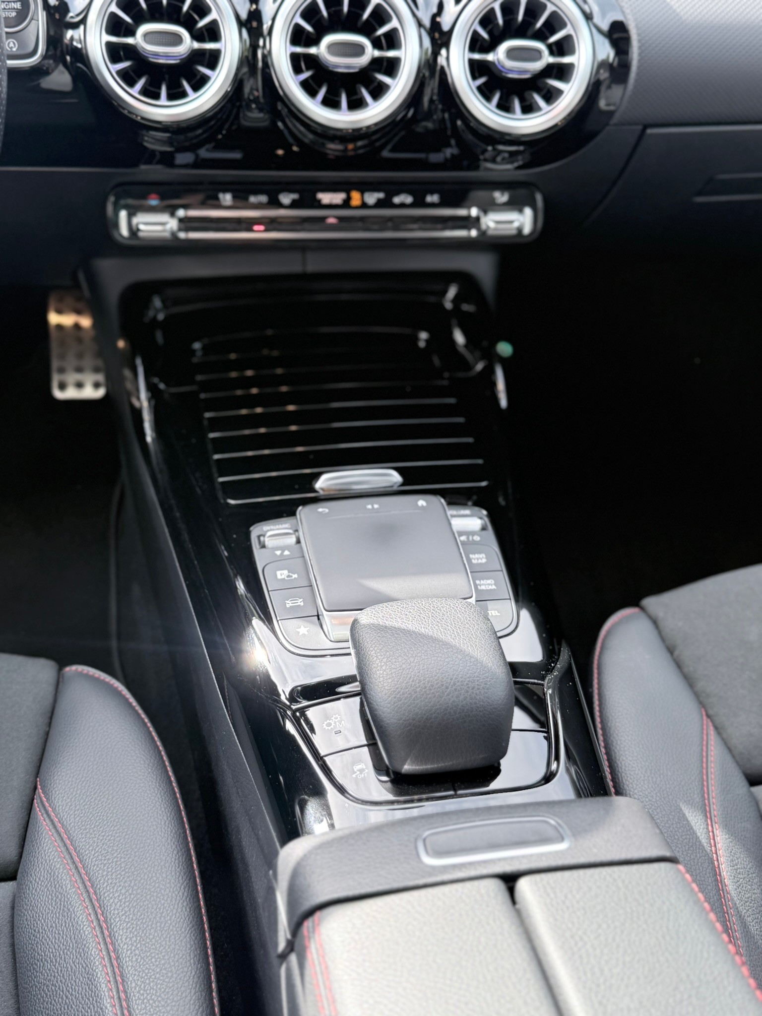 MERCEDES-BENZ CLA Shooting Brake 45 AMG 4Matic+ 8G-DCT-image-26