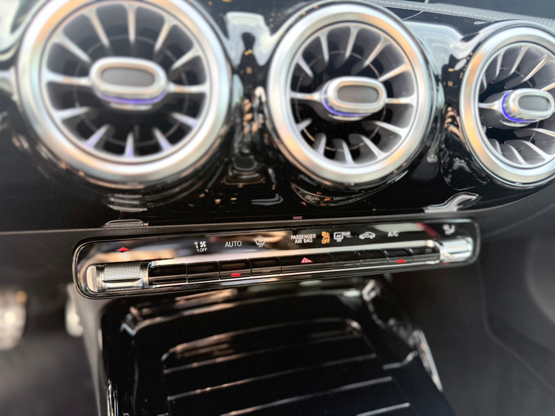 MERCEDES-BENZ CLA Shooting Brake 45 AMG 4Matic+ 8G-DCT-image-28