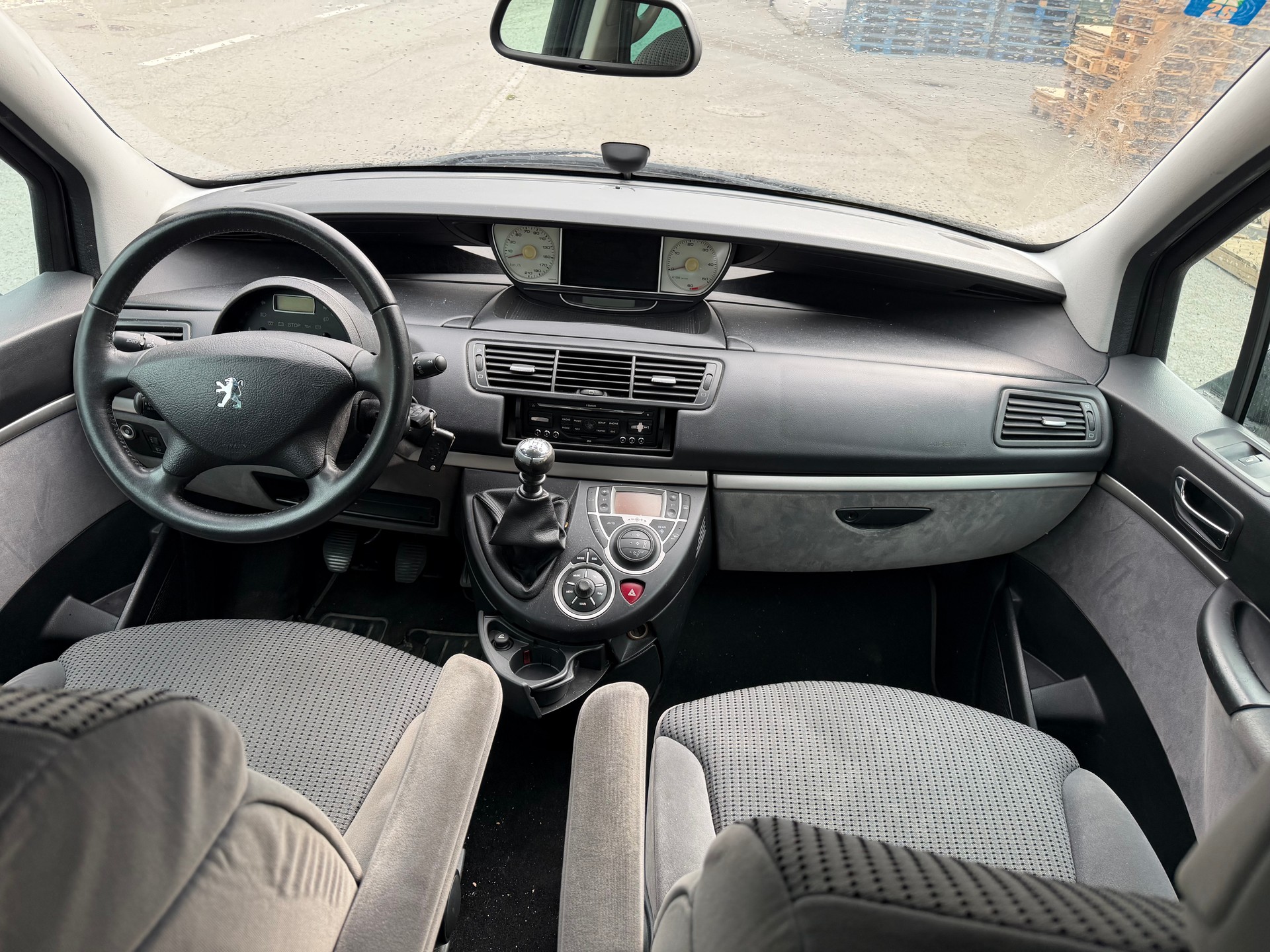 PEUGEOT 807 2.0 16V HDi Family+-image-2