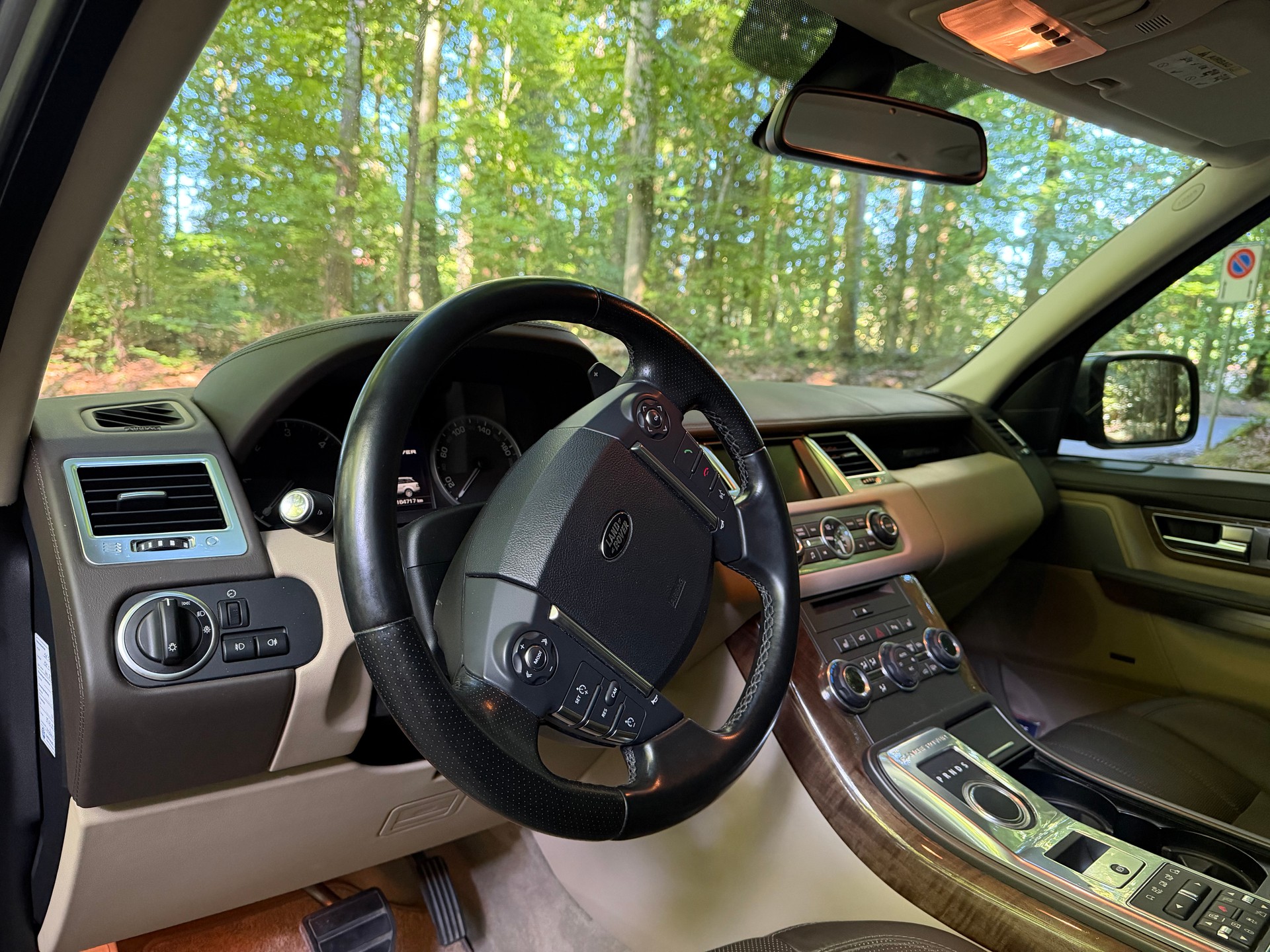 LAND ROVER 3.0 SDV6 HSE-image-2