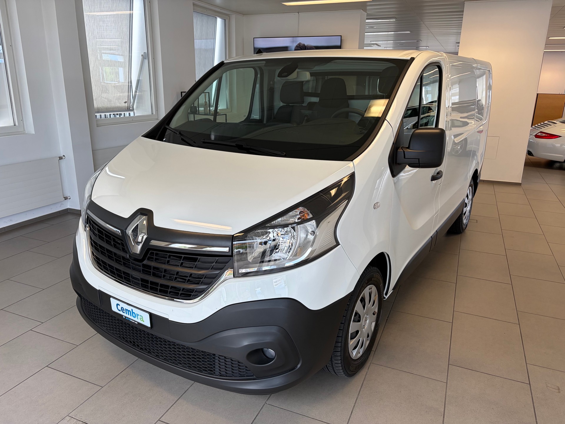 RENAULT Trafic 2.0 ENERGY dCi145 3.0t Business L1H1 A-image-0