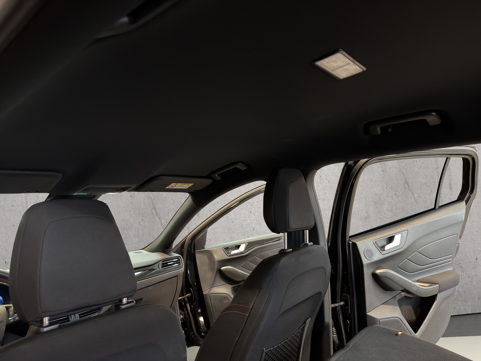 FORD Focus Station Wagon 1.0i EcoB Hybrid 155 ST-Line X-image-19