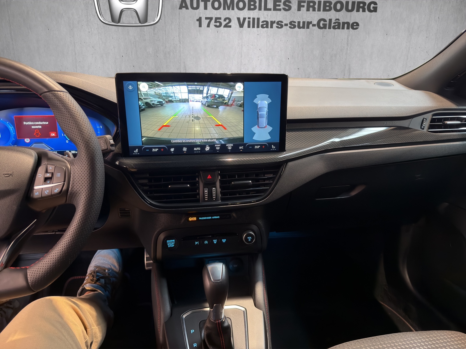 FORD Focus Station Wagon 1.0i EcoB Hybrid 155 ST-Line X-image-11