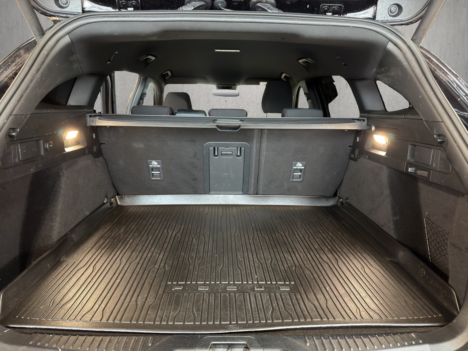 FORD Focus Station Wagon 1.0i EcoB Hybrid 155 ST-Line X-image-14
