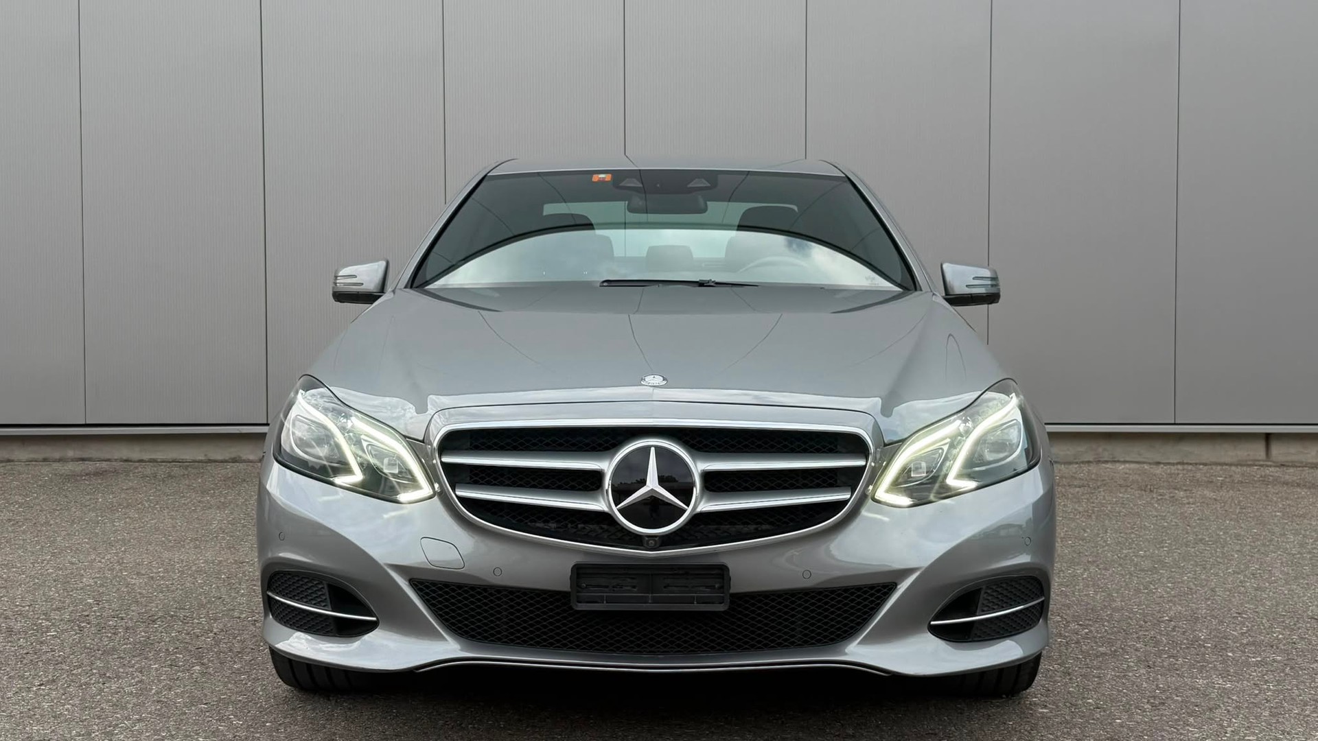MERCEDES-BENZ E 400 Avantgarde 4Matic 7G-Tronic-showroom-element-2