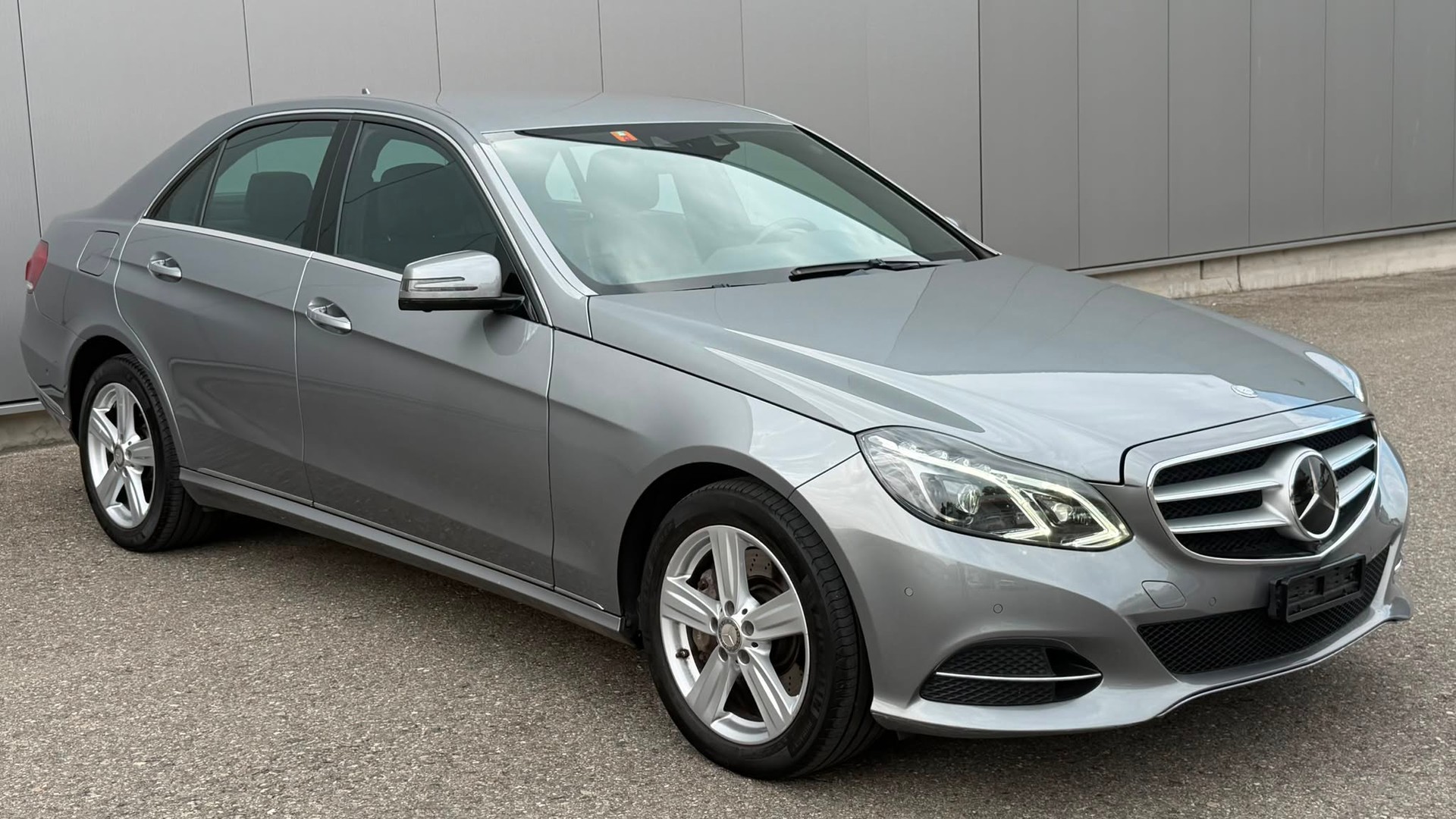 MERCEDES-BENZ E 400 Avantgarde 4Matic 7G-Tronic-showroom-element-3