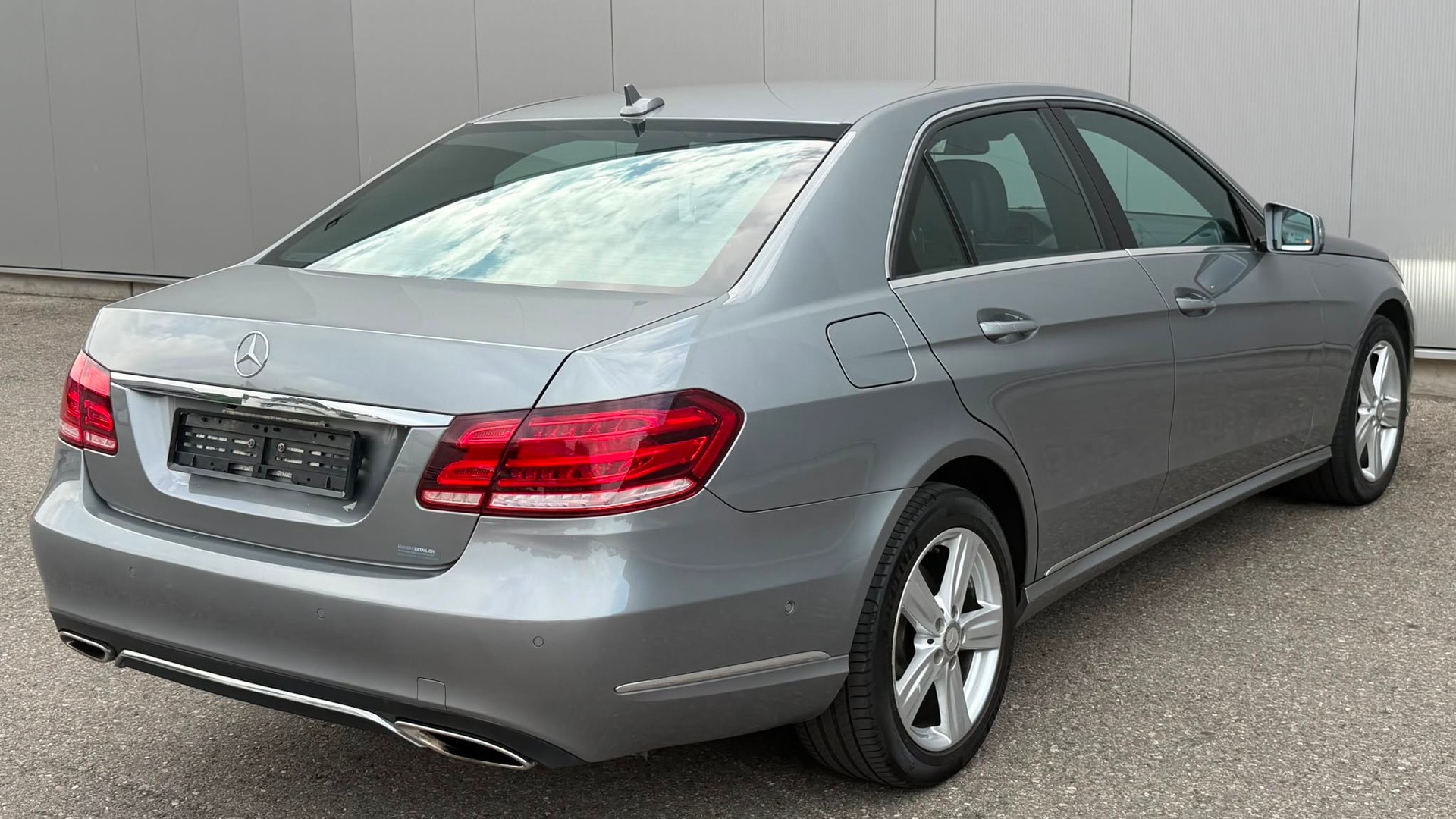 MERCEDES-BENZ E 400 Avantgarde 4Matic 7G-Tronic-image-5