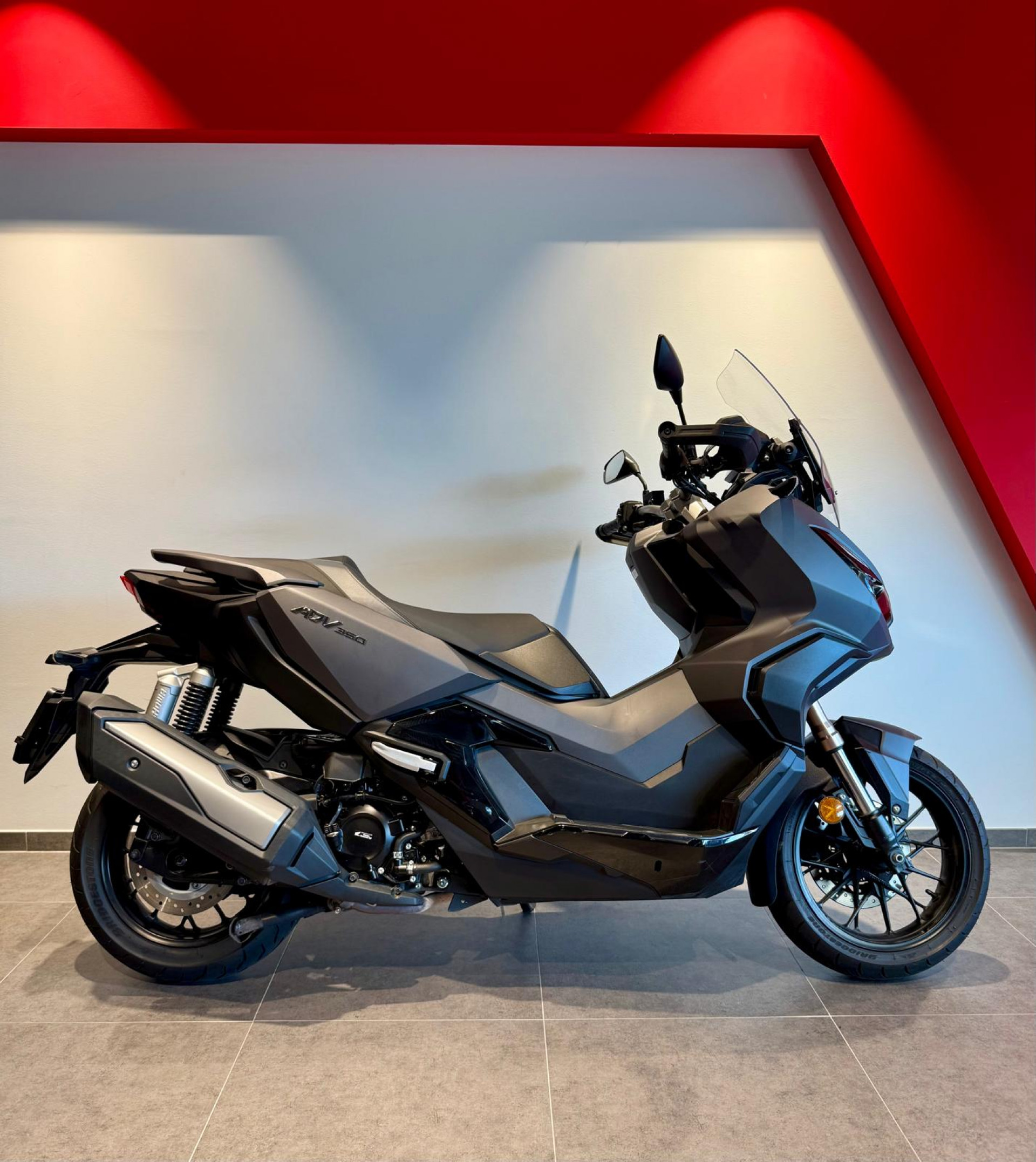 HONDA ADV 350-showroom-element-1