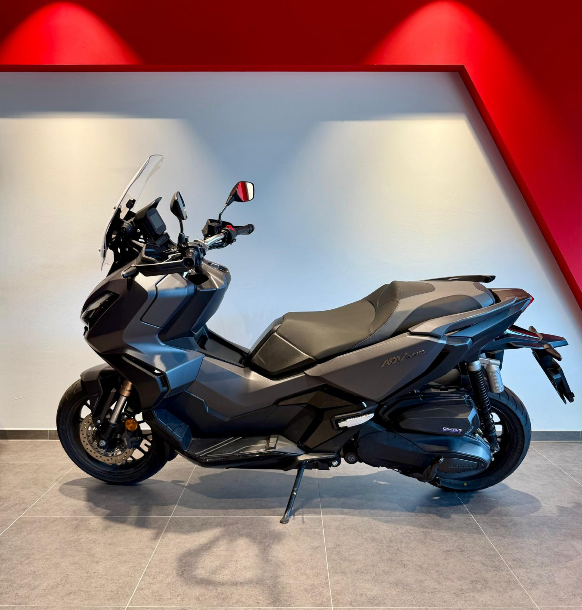 HONDA ADV 350-showroom-element-2