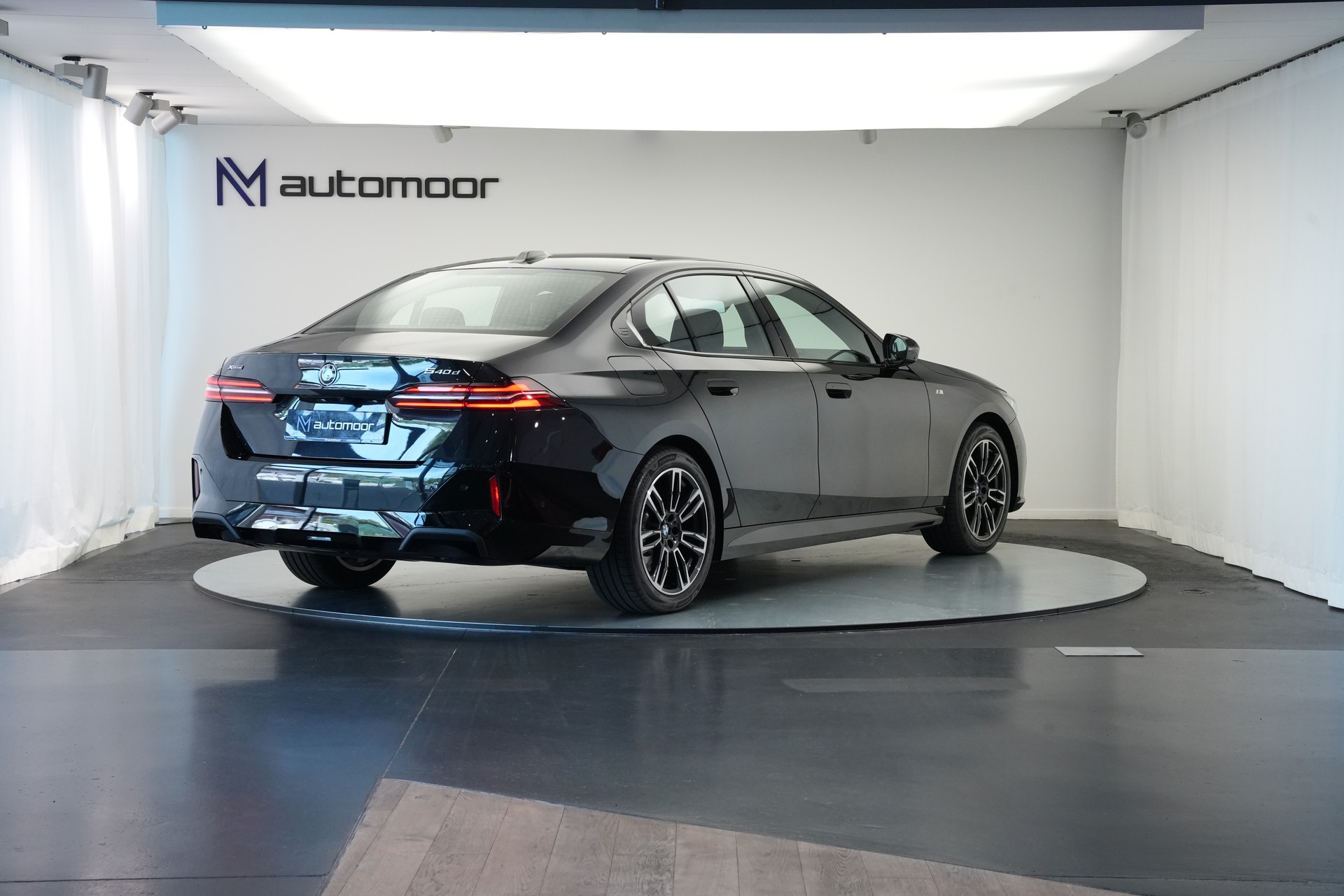 BMW 540d xDrive 48V M Sport Steptronic *HuD* *B&W*-image-4