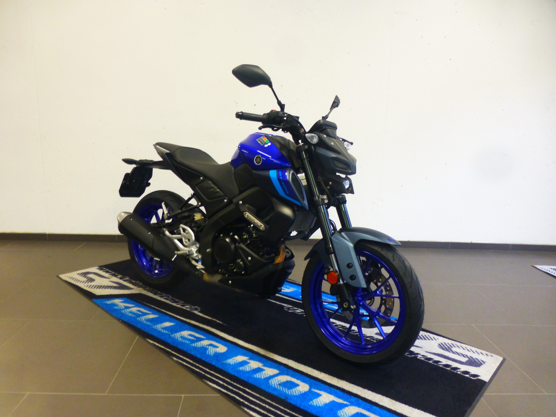 YAMAHA MT-125 ABS-showroom-element-2
