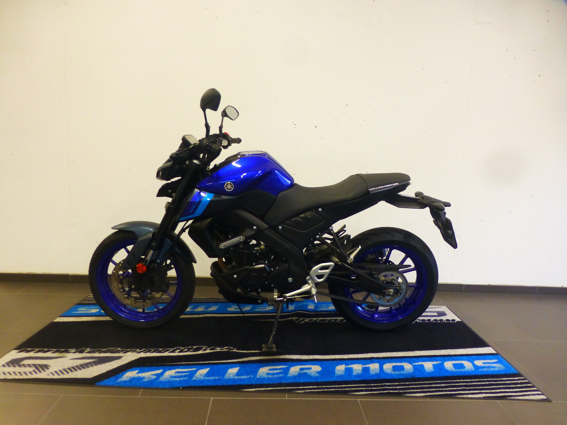YAMAHA MT-125 ABS-showroom-element-1