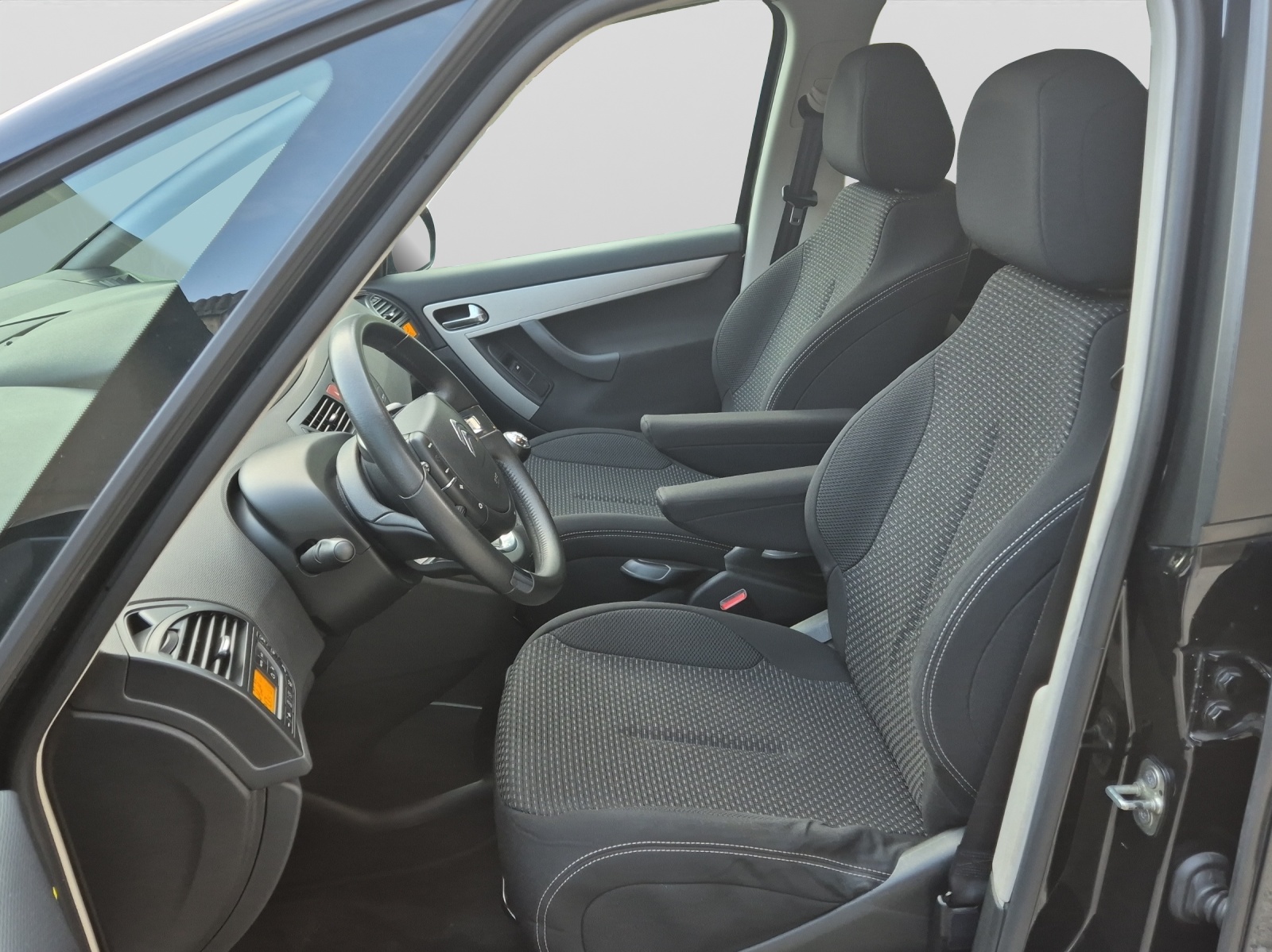 CITROEN Grand C4 Picasso 1.6 HDI 16V Swiss Style-image-12