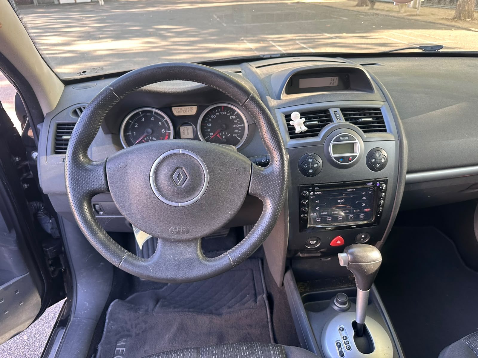RENAULT Mégane 1.6 16V Dynamique-image-9