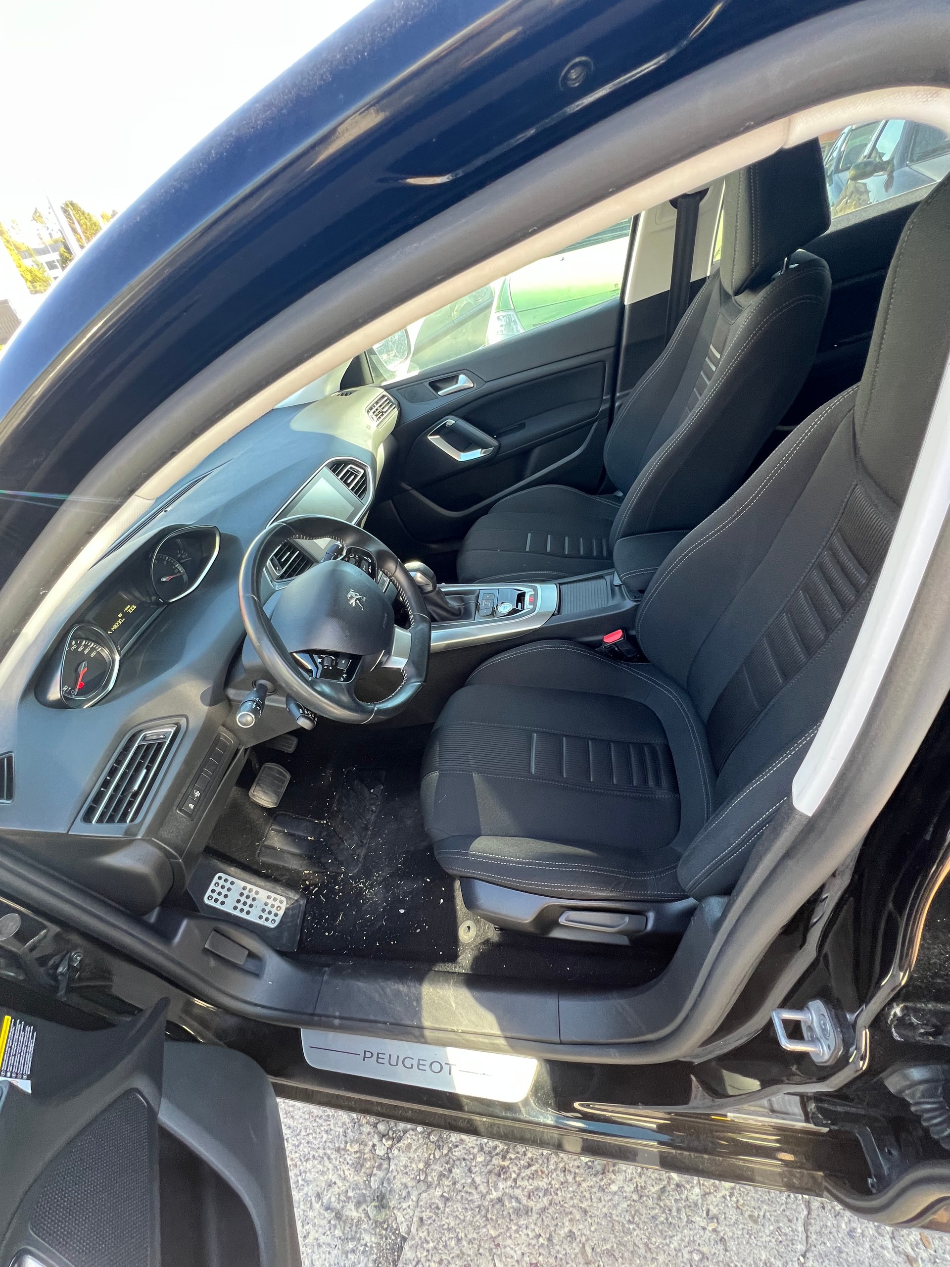 PEUGEOT 308 1.2 THP Style Automatic-image-6