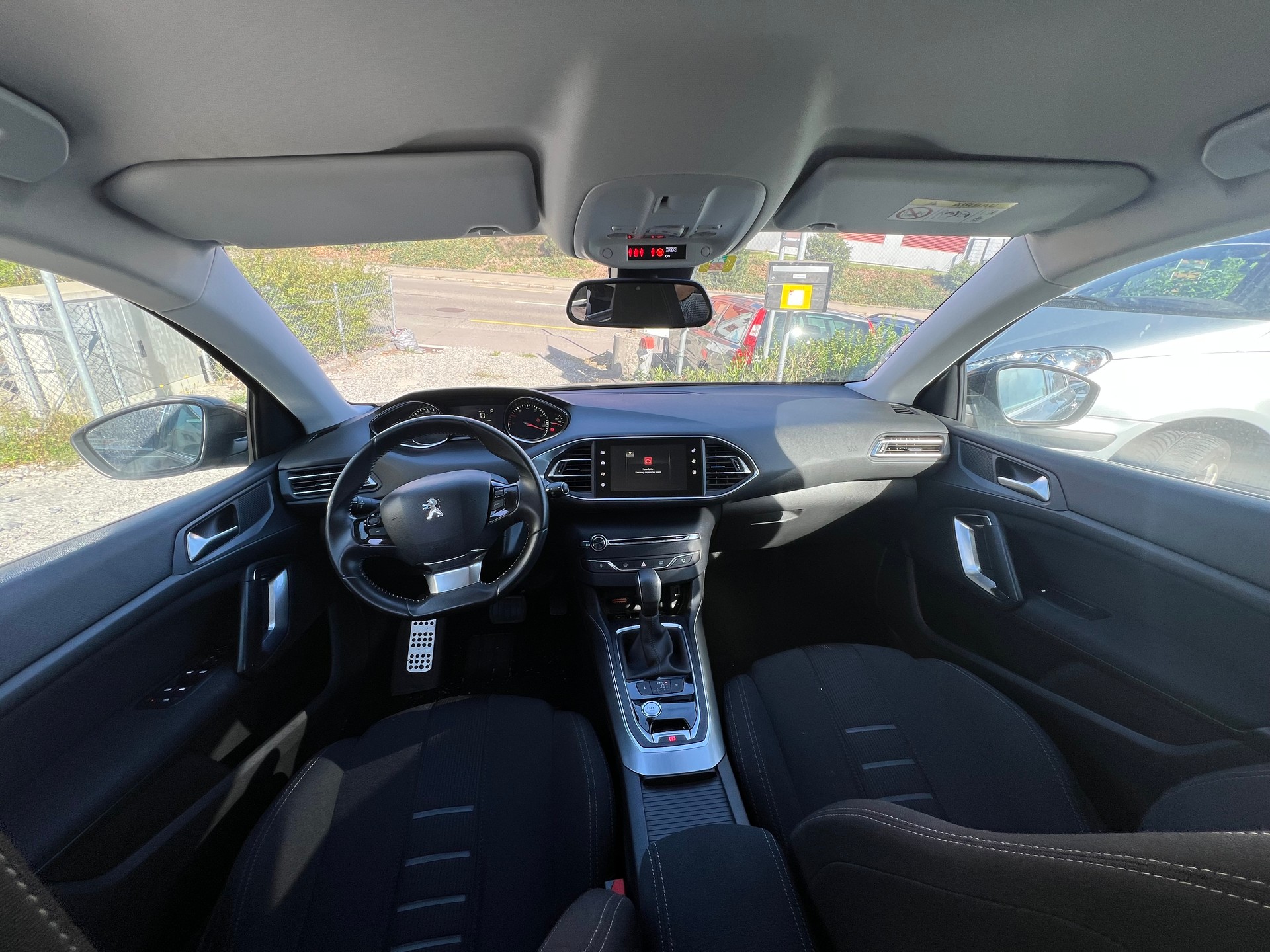 PEUGEOT 308 1.2 THP Style Automatic-image-7