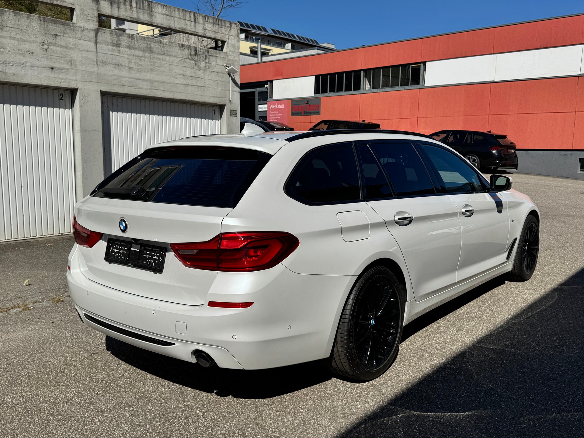 BMW 530i Touring Sport Line Steptronic*INDIVIDUAL AUSSTATTUNG*-image-0