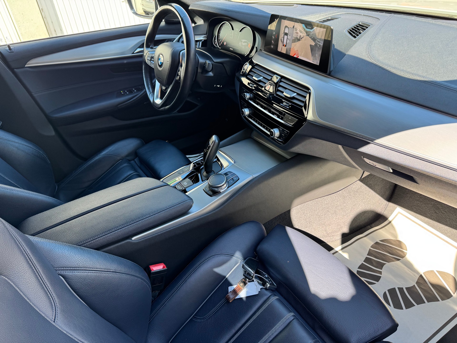 BMW 530i Touring Sport Line Steptronic*INDIVIDUAL AUSSTATTUNG*-image-14
