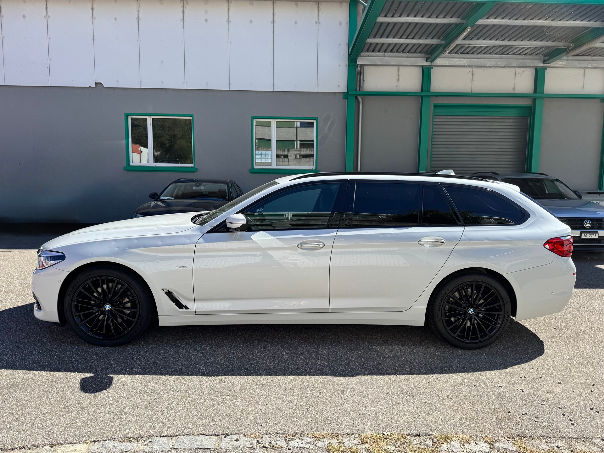 BMW 530i Touring Sport Line Steptronic*INDIVIDUAL AUSSTATTUNG*-image-9