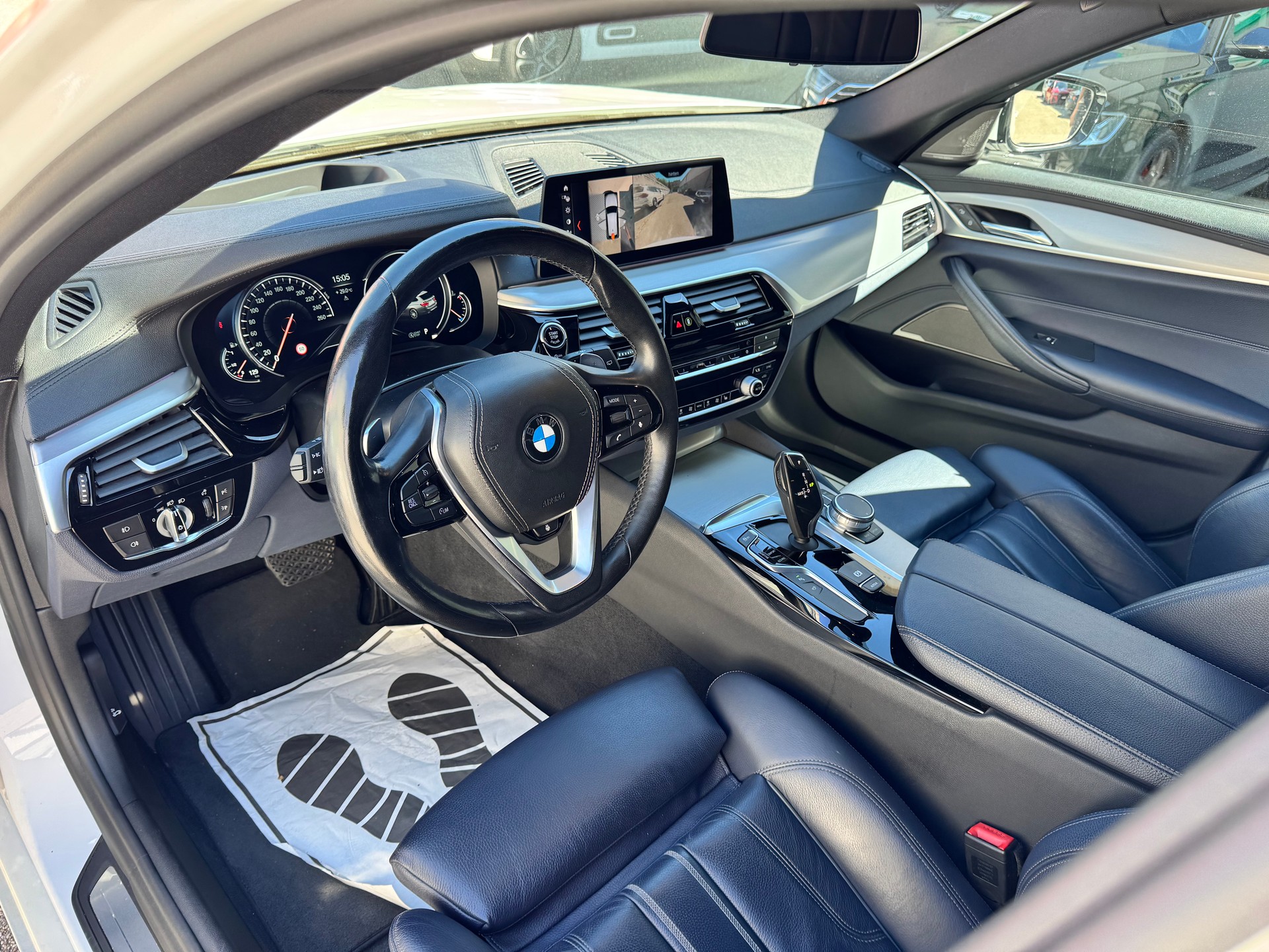 BMW 530i Touring Sport Line Steptronic*INDIVIDUAL AUSSTATTUNG*-image-12