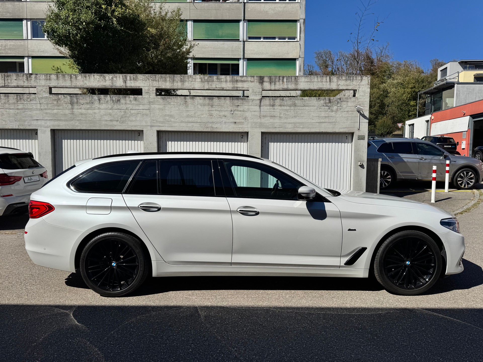 BMW 530i Touring Sport Line Steptronic*INDIVIDUAL AUSSTATTUNG*-image-4