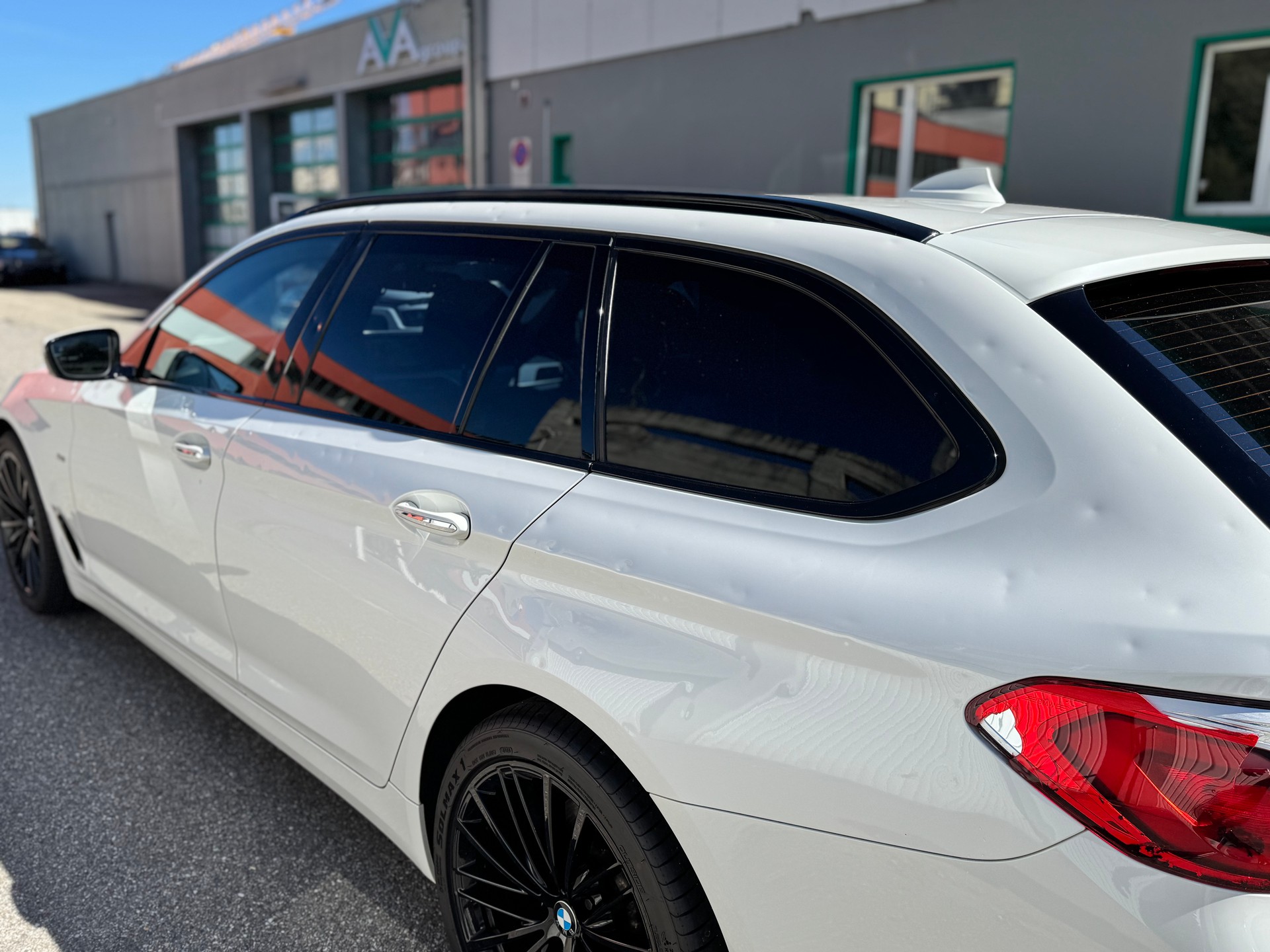 BMW 530i Touring Sport Line Steptronic*INDIVIDUAL AUSSTATTUNG*-image-8