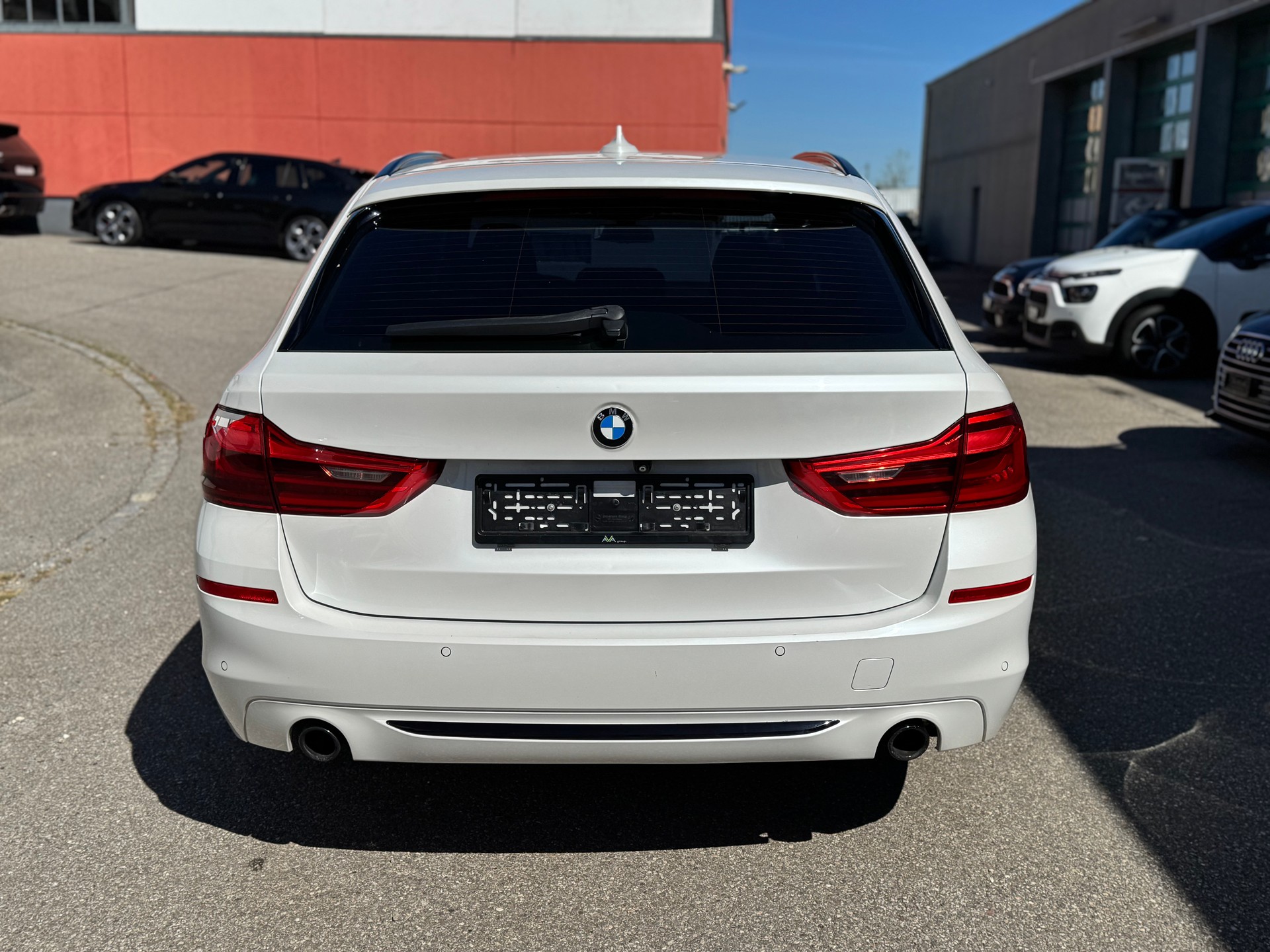 BMW 530i Touring Sport Line Steptronic*INDIVIDUAL AUSSTATTUNG*-image-5