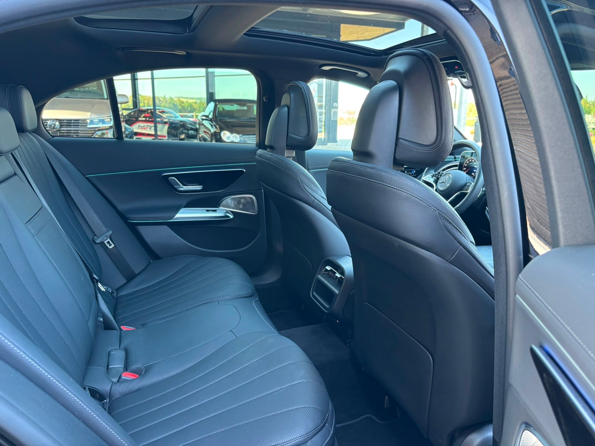 MERCEDES-BENZ E 300 e Exclusive 4Matic-image-7