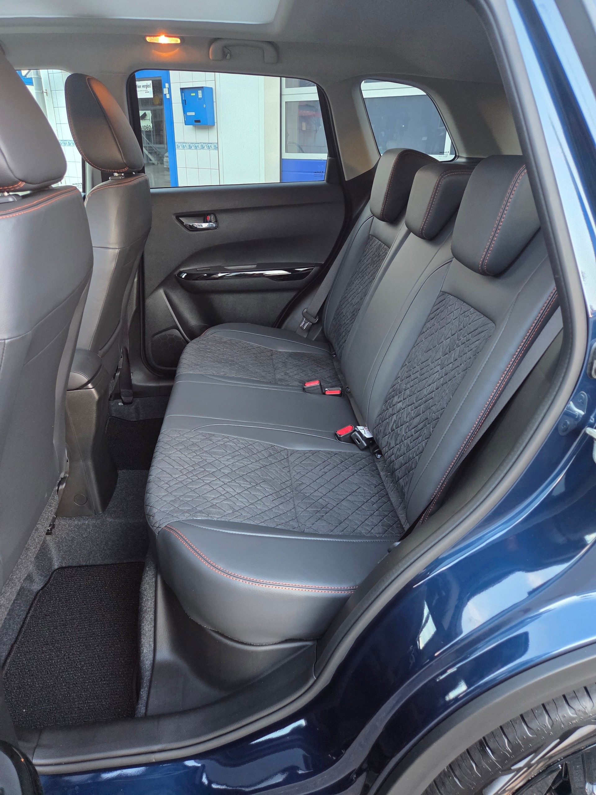 SUZUKI Vitara 1.4 Boosterjet Black Edition Top 4x4 Hybrid Automatic-image-10