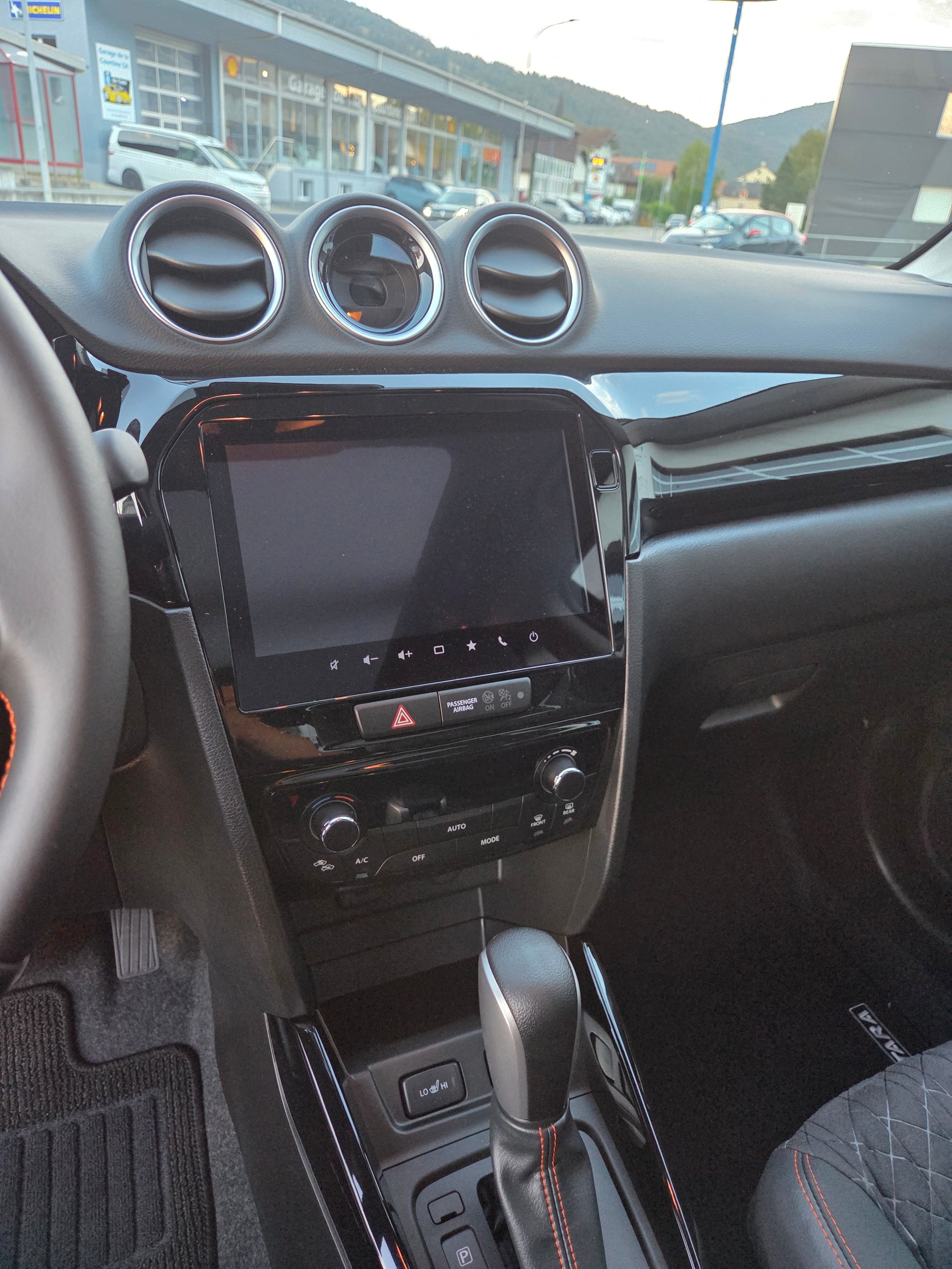 SUZUKI Vitara 1.4 Boosterjet Black Edition Top 4x4 Hybrid Automatic-image-8