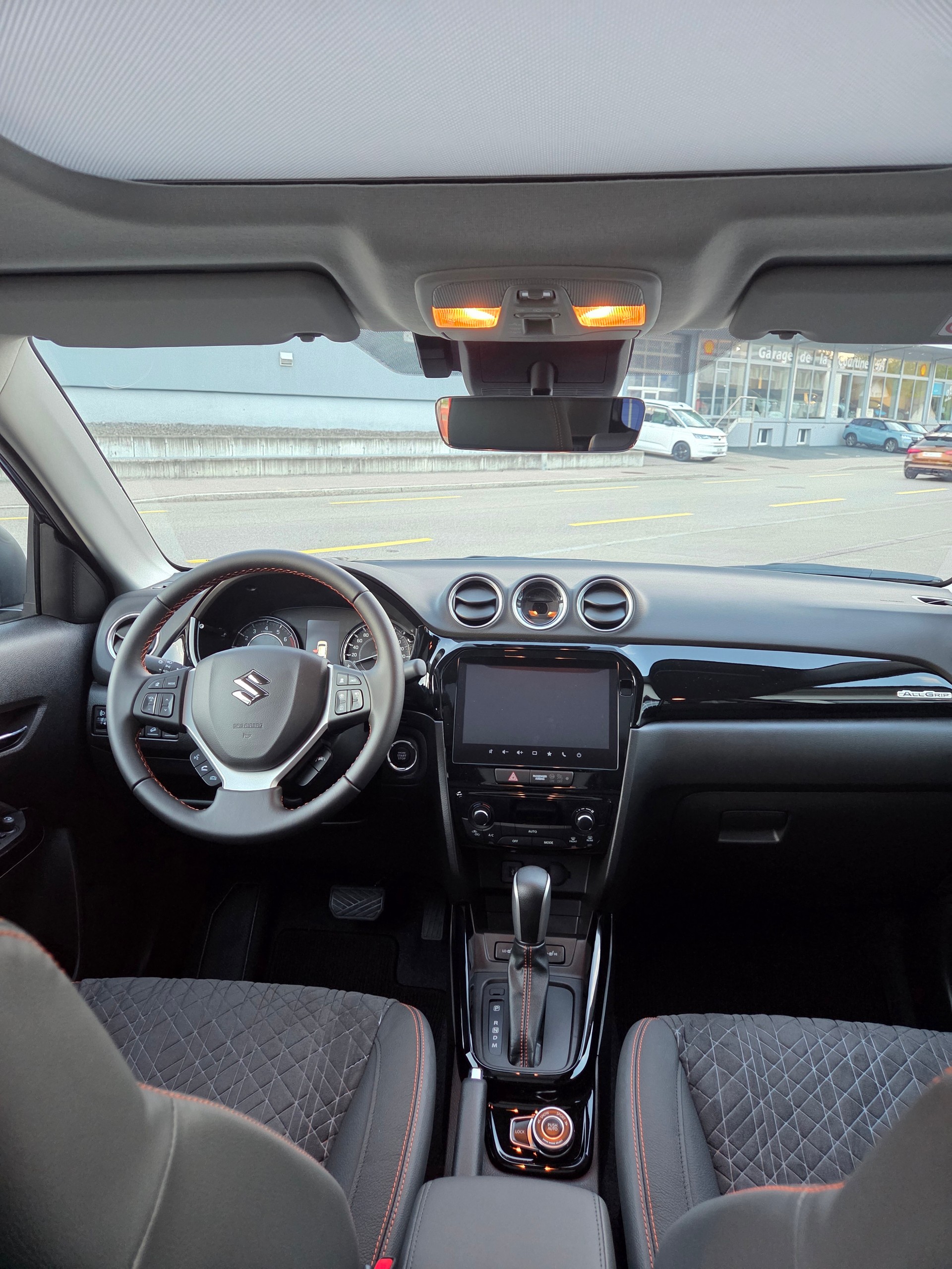 SUZUKI Vitara 1.4 Boosterjet Black Edition Top 4x4 Hybrid Automatic-image-4