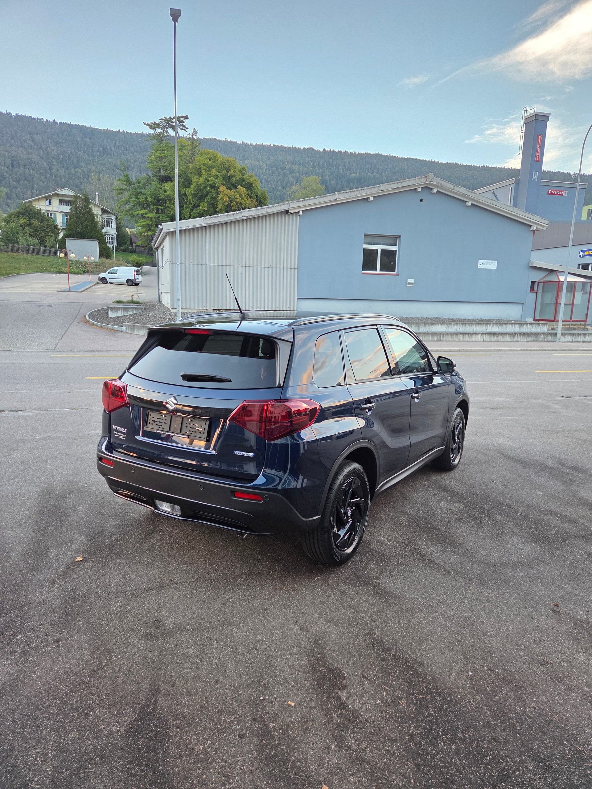 SUZUKI Vitara 1.4 Boosterjet Black Edition Top 4x4 Hybrid Automatic-image-2