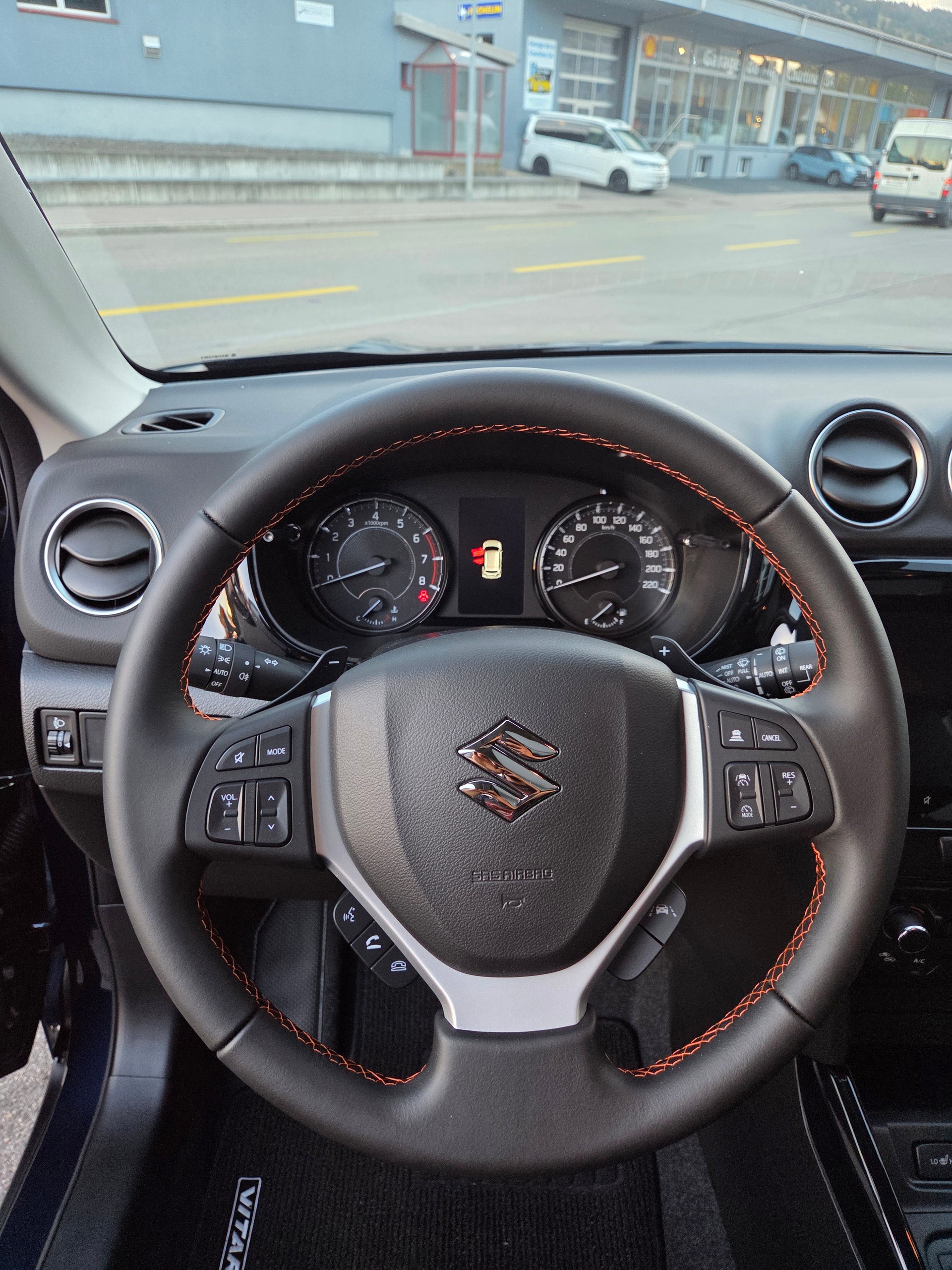 SUZUKI Vitara 1.4 Boosterjet Black Edition Top 4x4 Hybrid Automatic-image-7