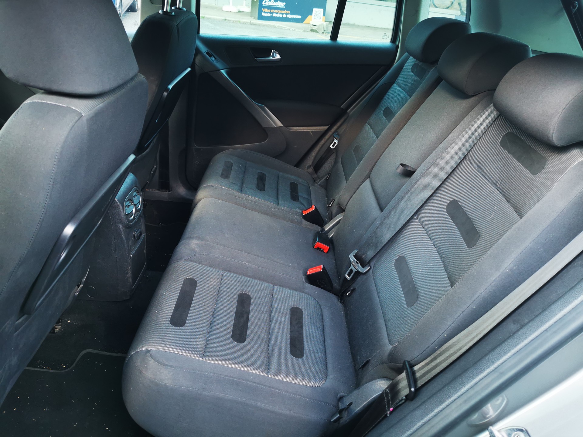 VW Tiguan 2.0 TSI Sport&Style-image-12
