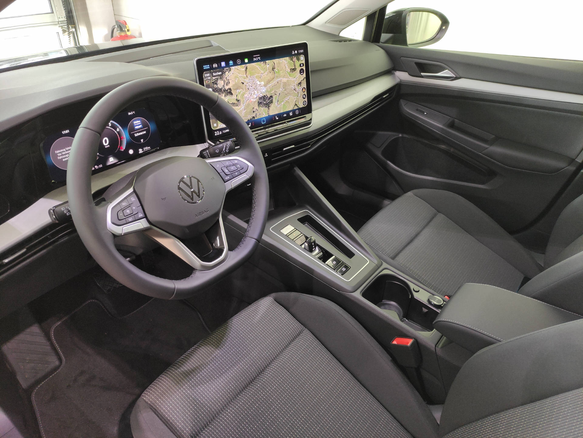 VW Golf VIII 1.5 eTSI Value DSG-image-2