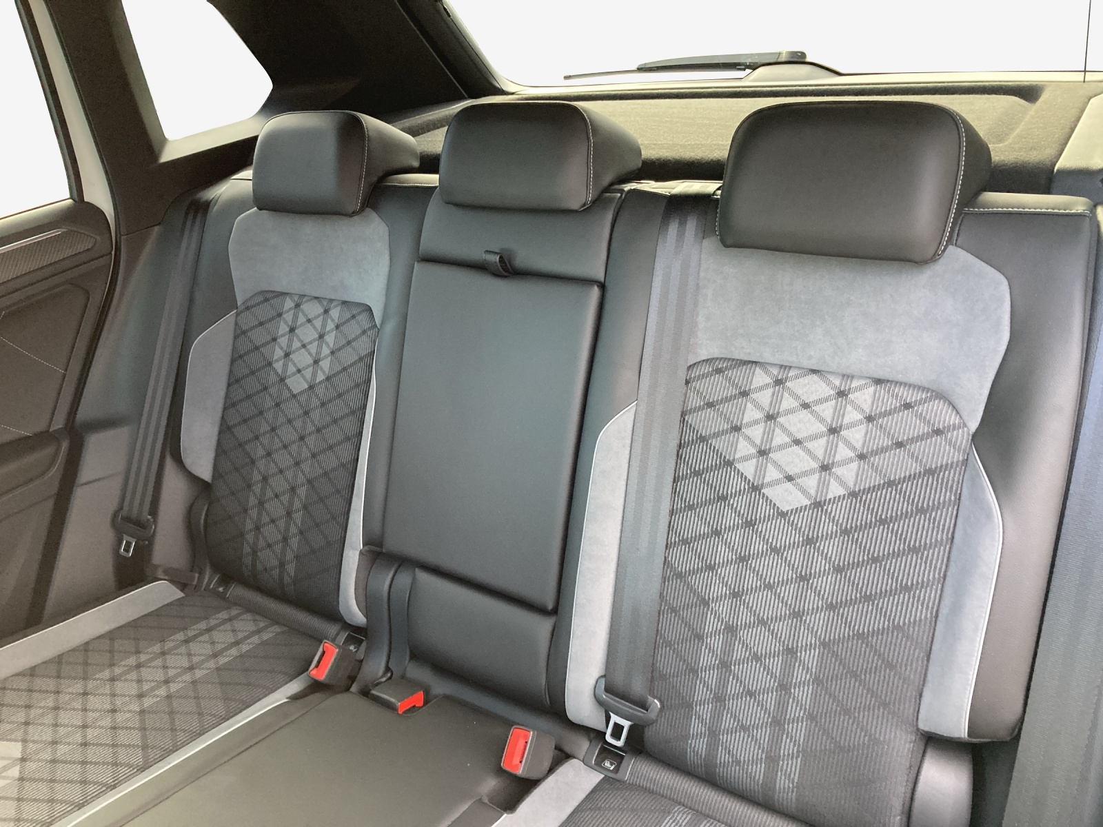 VW Tiguan 2.0TSI R-Line 4Motion DSG-image-11