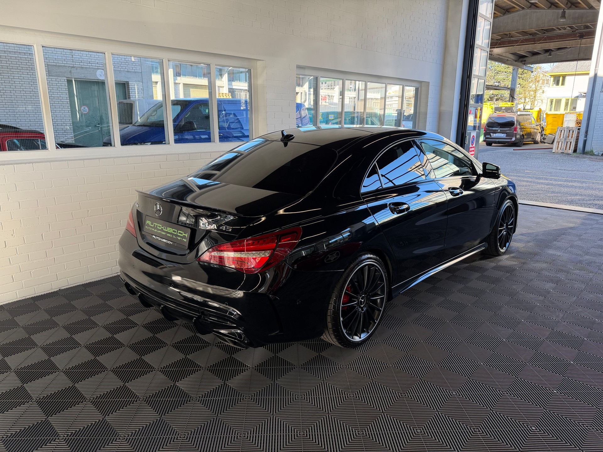 MERCEDES-BENZ CLA 45 AMG 4Matic Speedshift-image-2
