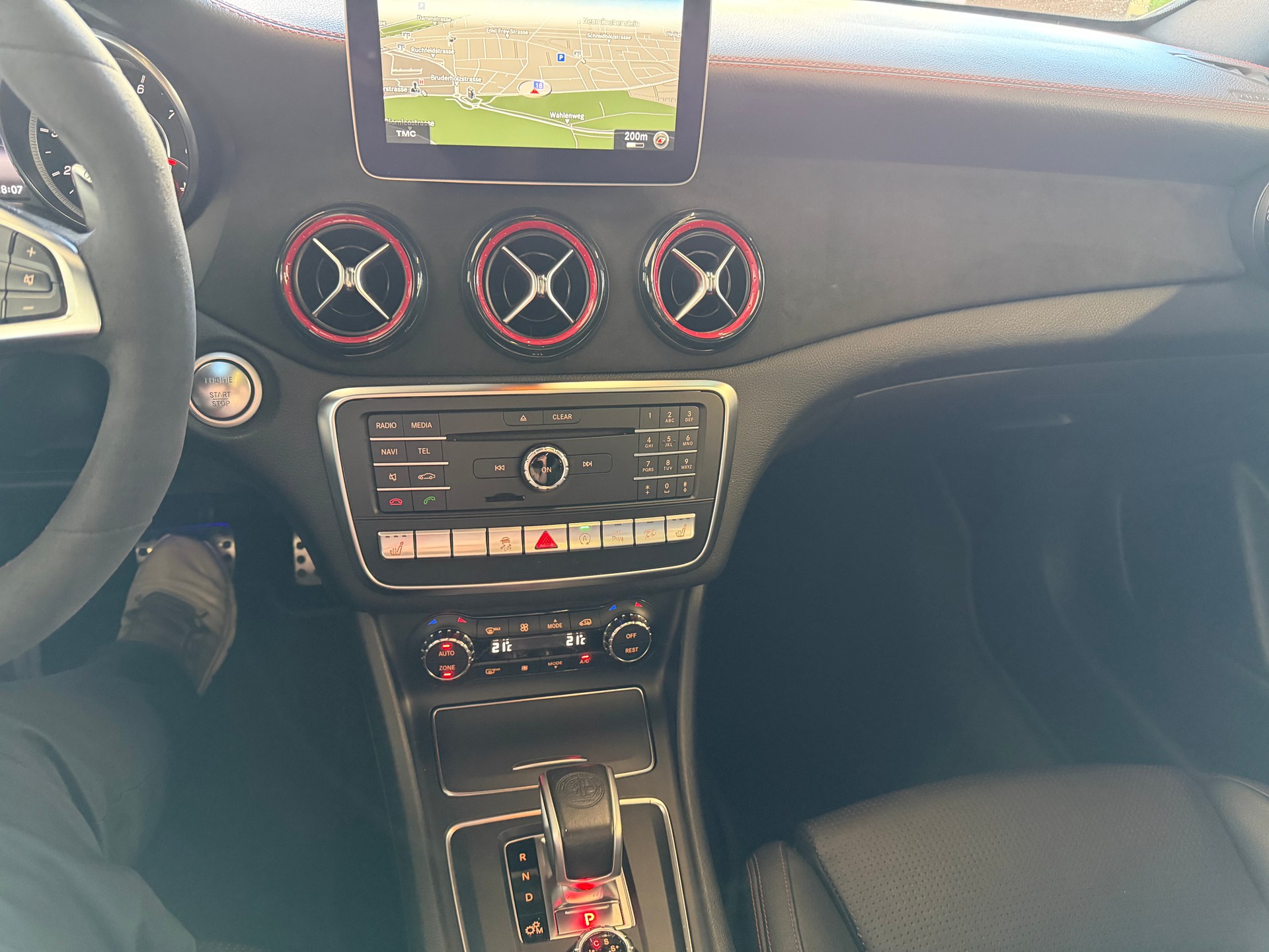 MERCEDES-BENZ CLA 45 AMG 4Matic Speedshift-image-14