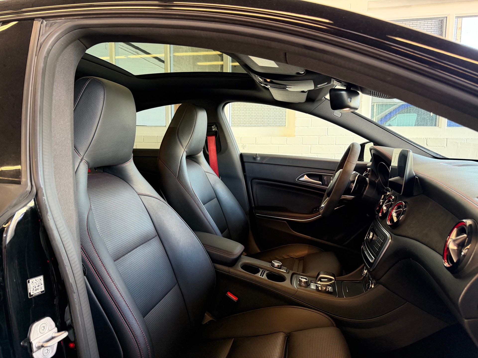 MERCEDES-BENZ CLA 45 AMG 4Matic Speedshift-image-8