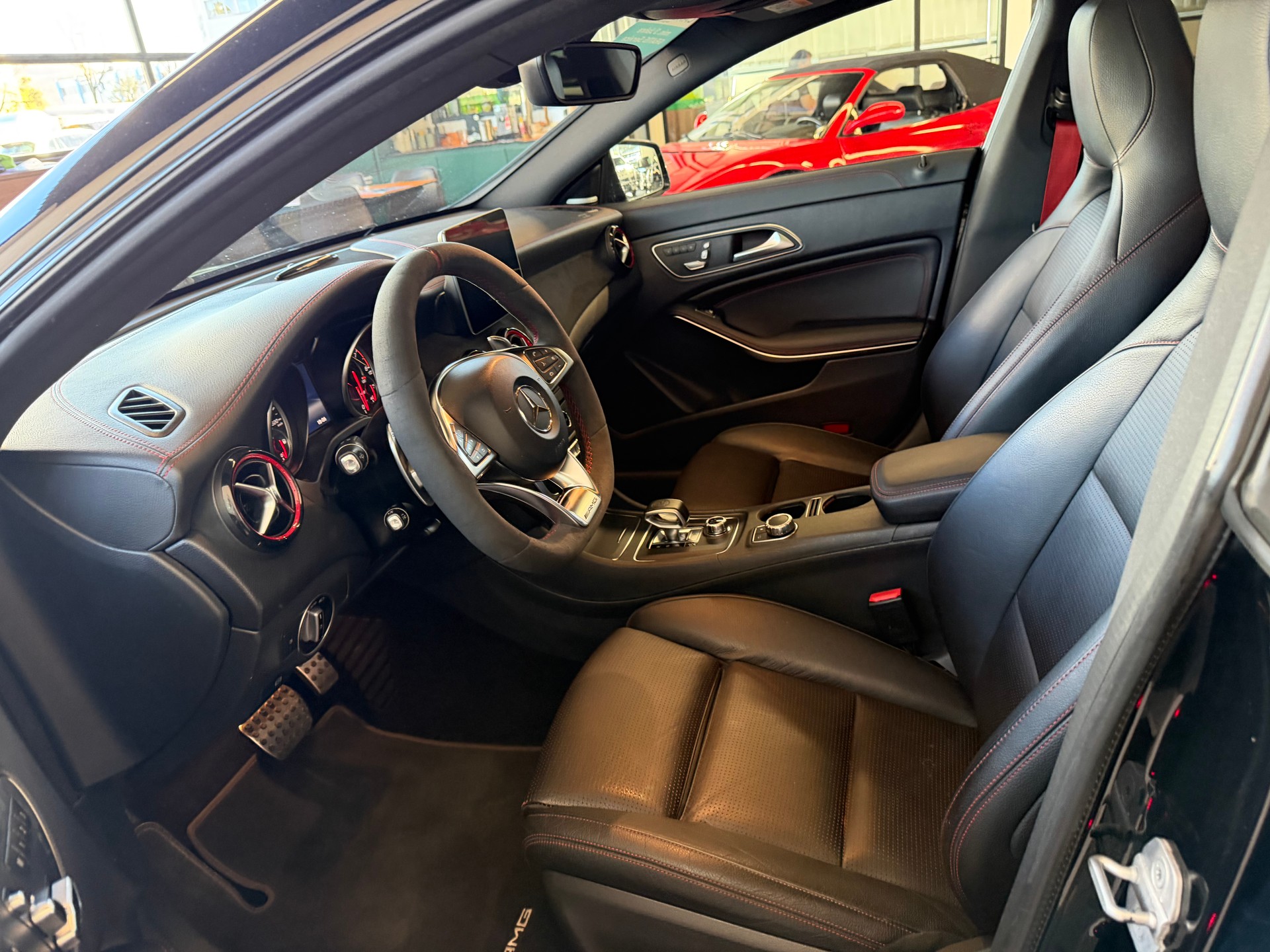 MERCEDES-BENZ CLA 45 AMG 4Matic Speedshift-image-11