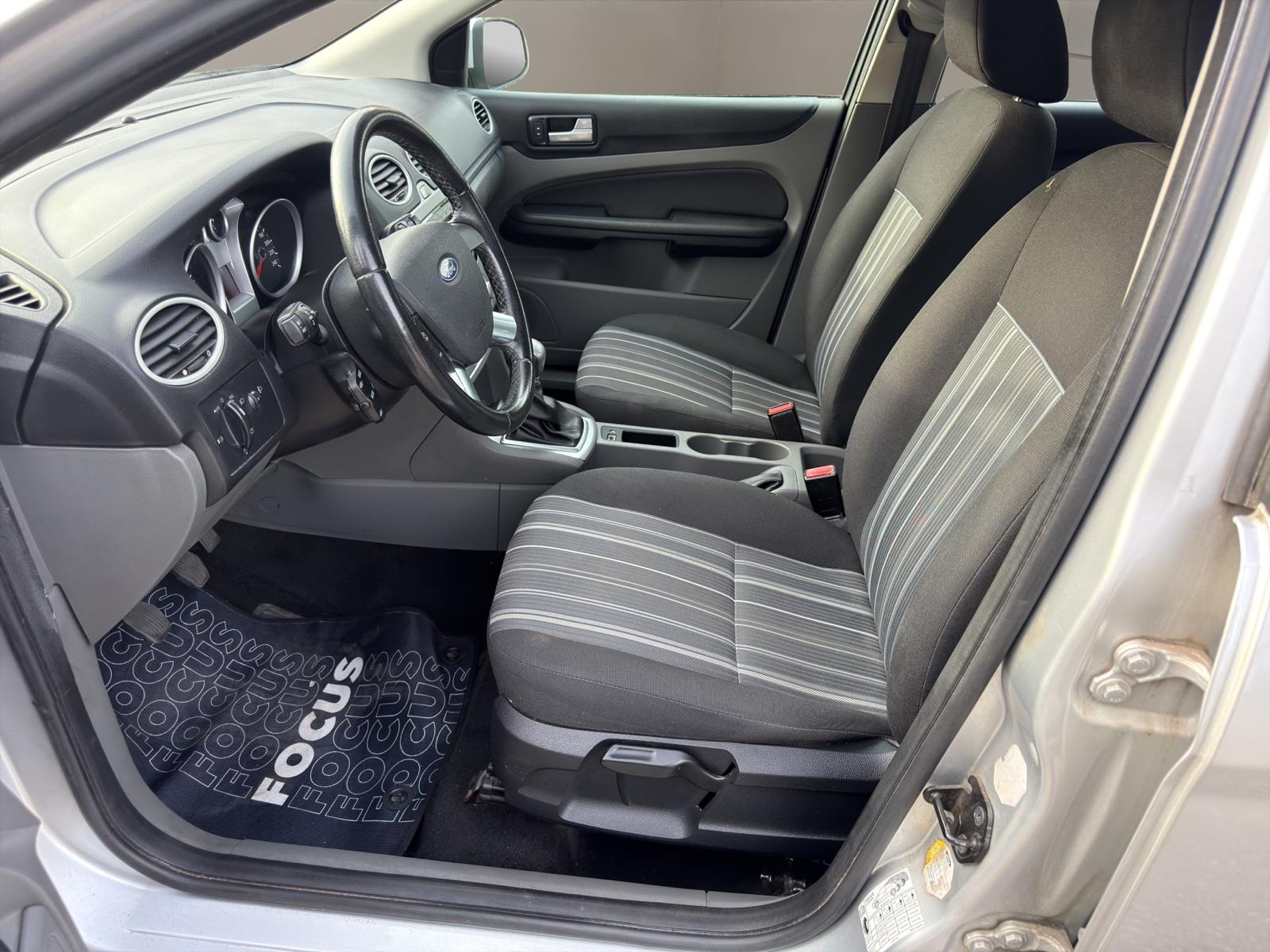 FORD FOCUS-image-8
