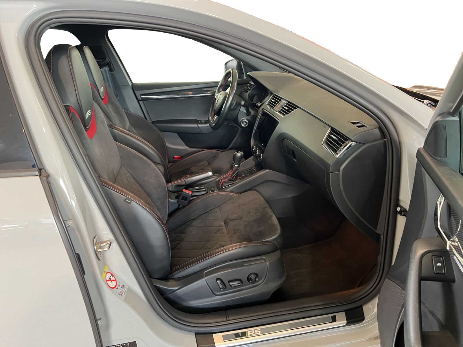 SKODA Octavia Combi 2.0 TDI RS DSG-image-6