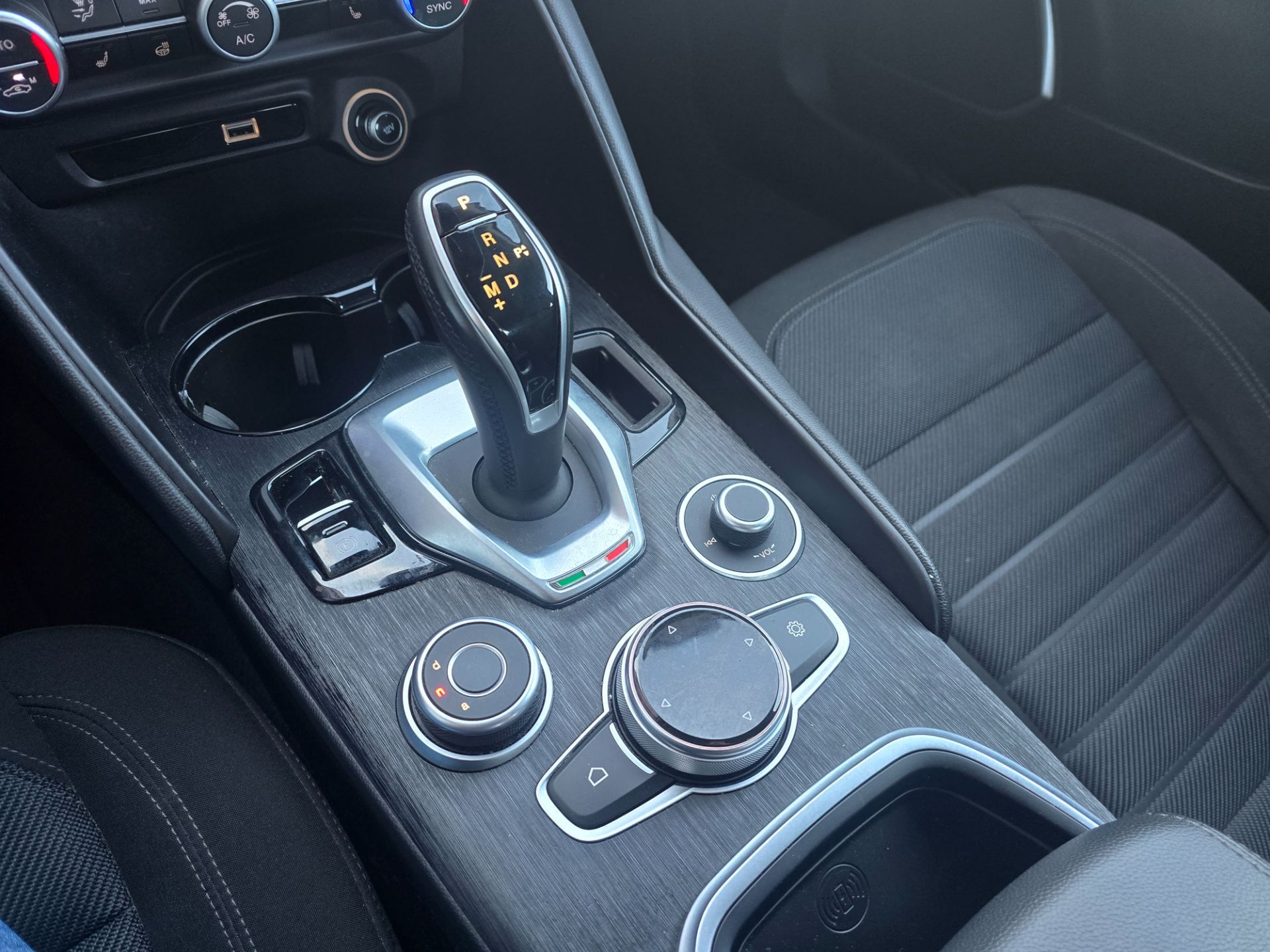ALFA ROMEO Giulia 2.0 Super Automatic-image-15