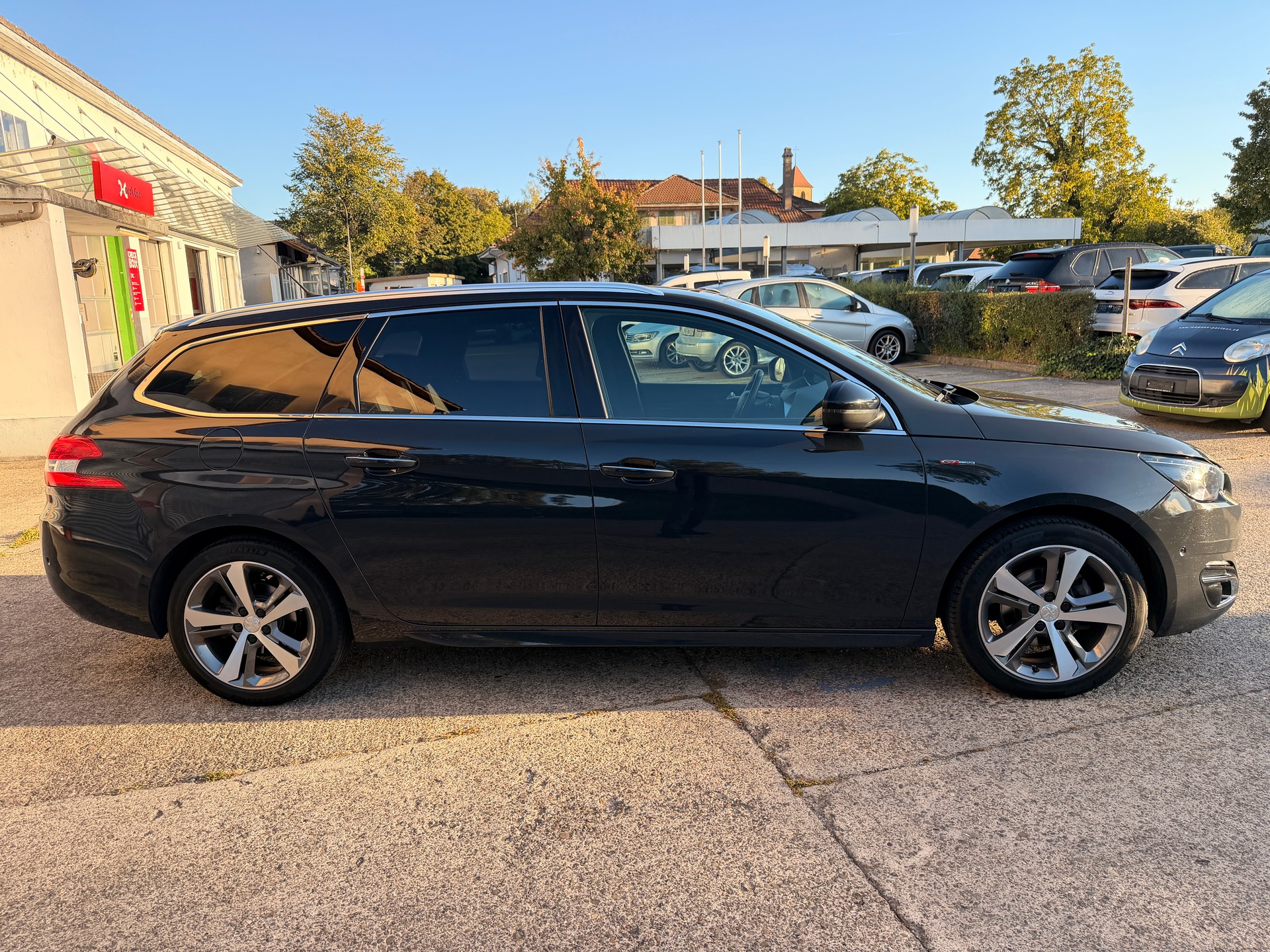 PEUGEOT 308 SW 1.2 THP GT Line Automatic-image-4