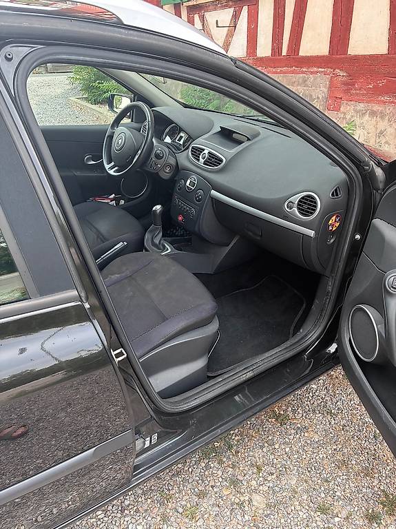 RENAULT CLIO-image-4