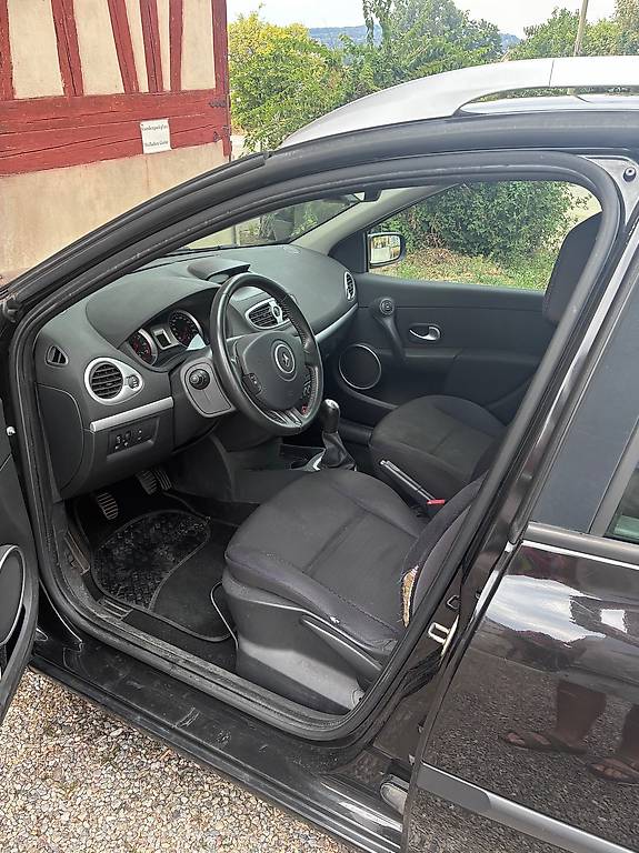 RENAULT CLIO-image-0