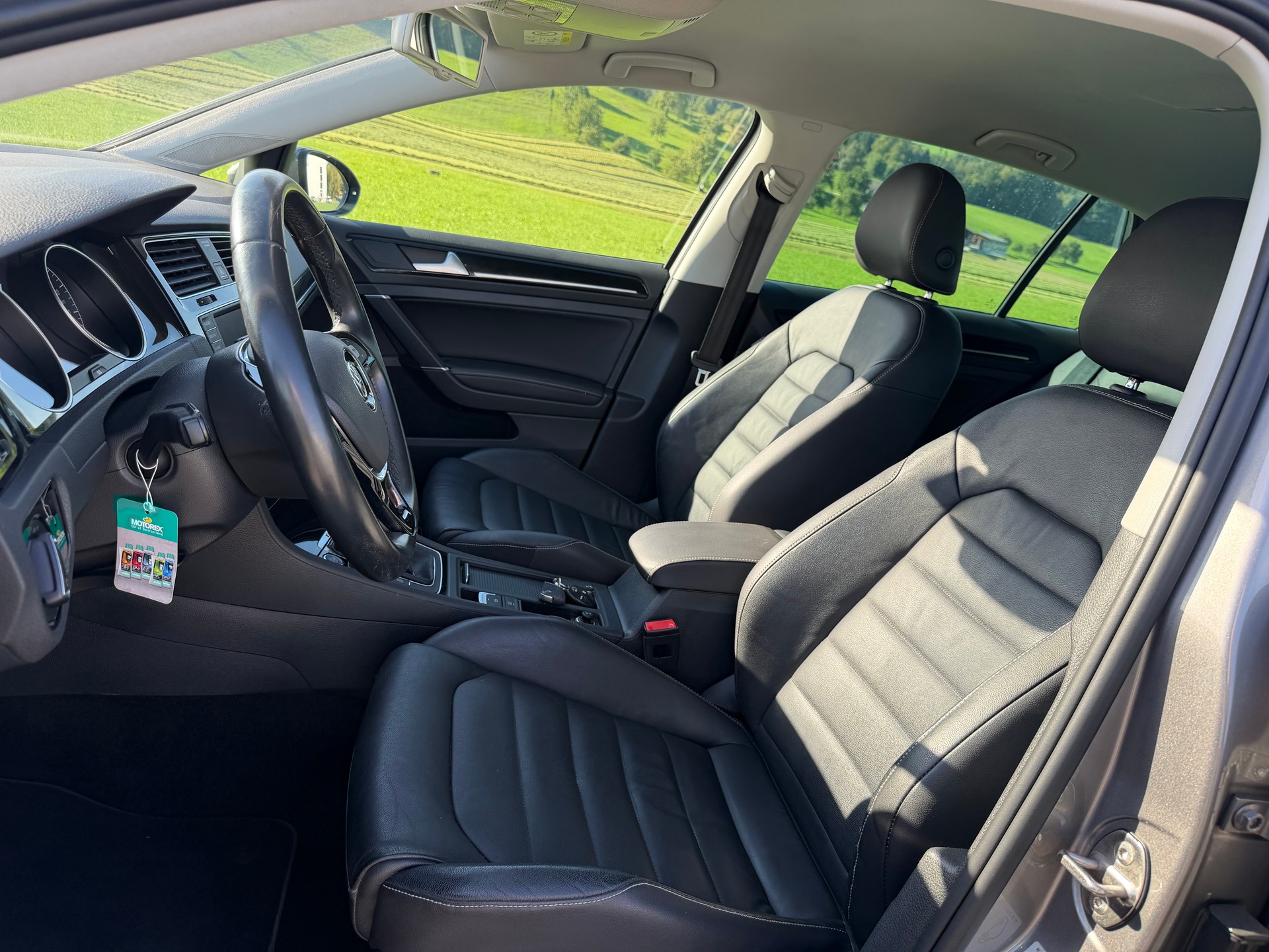 VW Golf 2.0 TDI Highline 4Motion-image-9