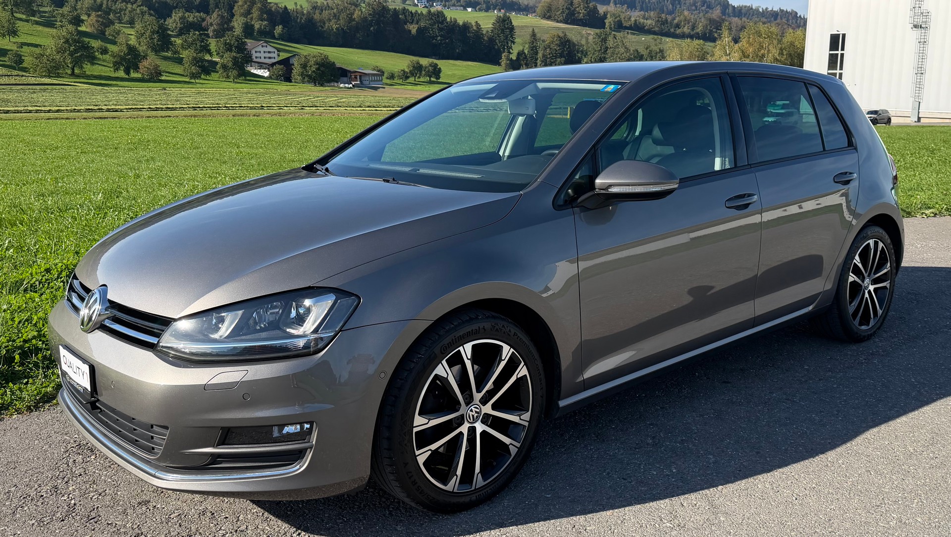 VW Golf 2.0 TDI Highline 4Motion-image-1